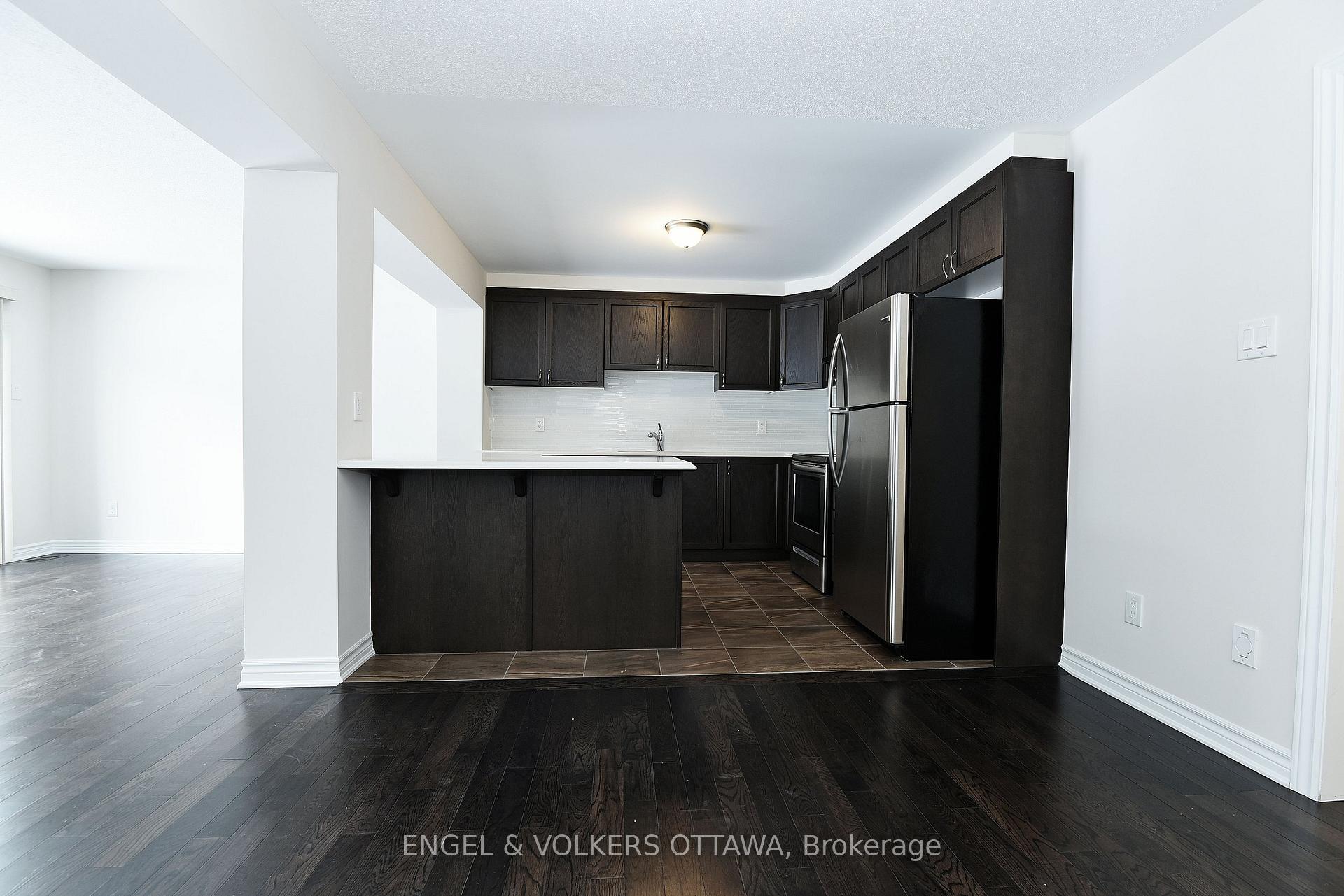 Photo 9 of 360 Rouncey Road, Ottawa, Kanata - Emerald Meadows/Trailwest — HOMEH