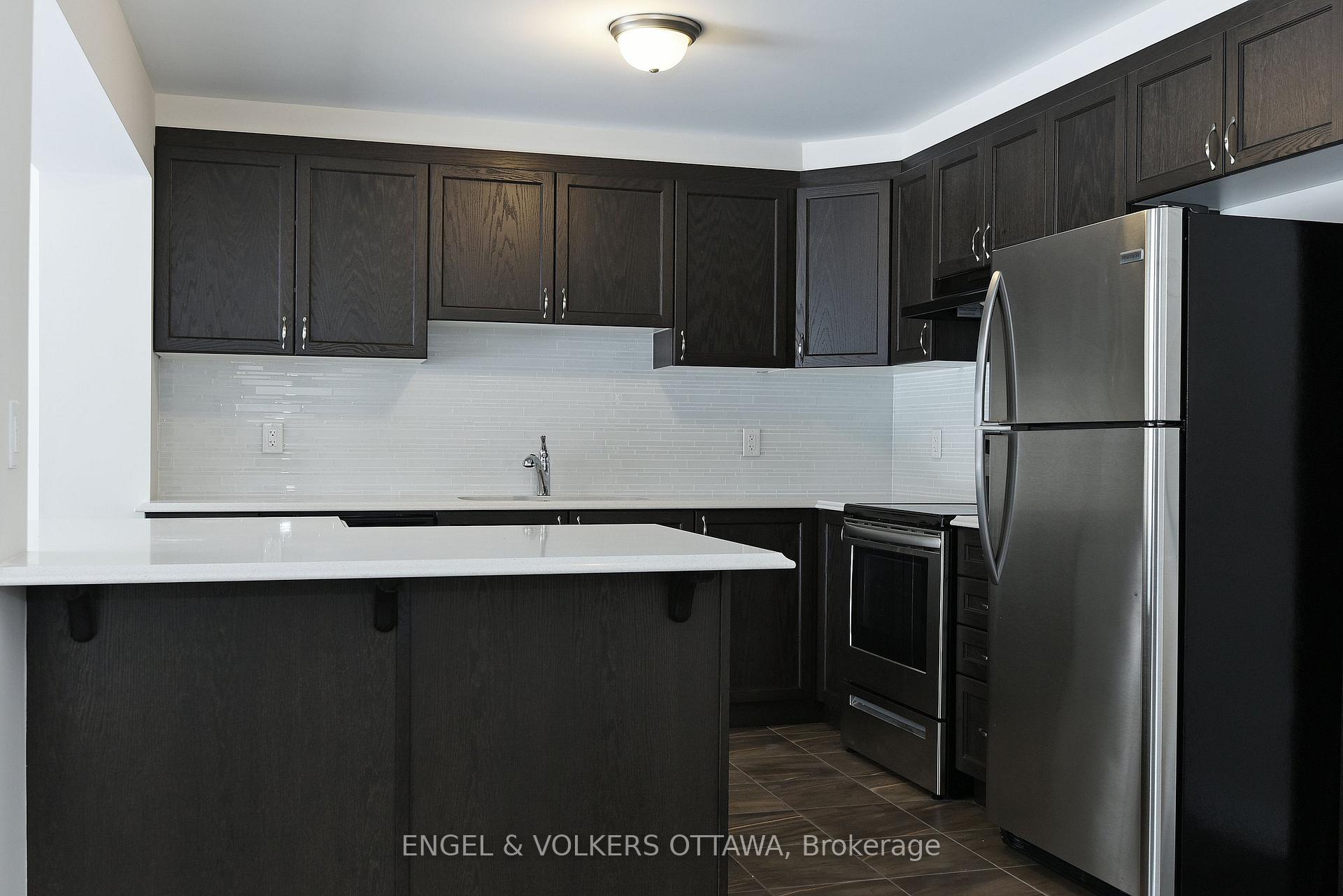 Photo 10 of 360 Rouncey Road, Ottawa, Kanata - Emerald Meadows/Trailwest — HOMEH