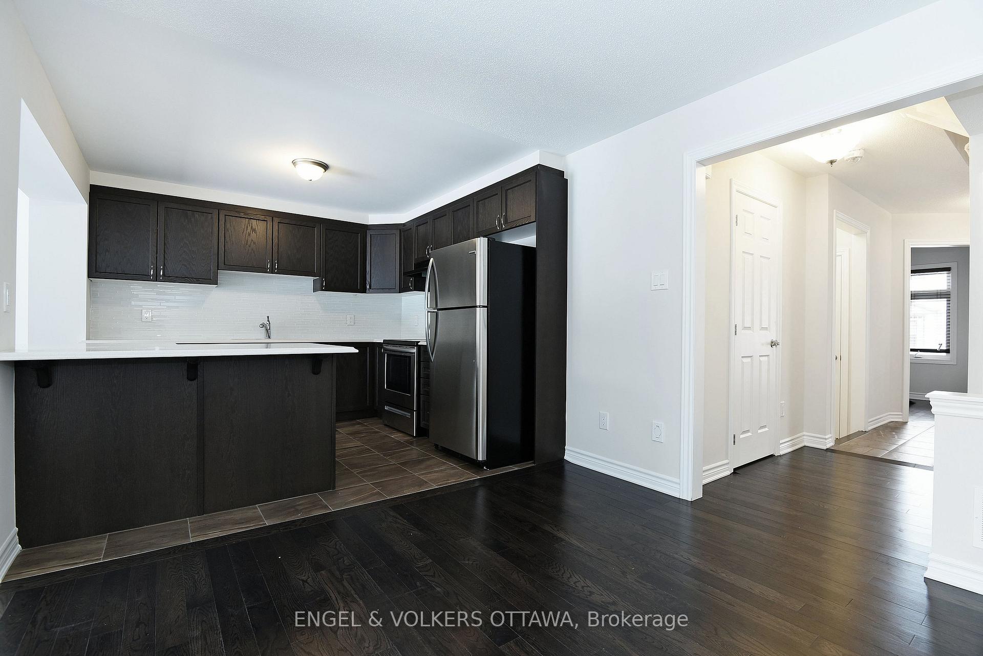Photo 11 of 360 Rouncey Road, Ottawa, Kanata - Emerald Meadows/Trailwest — HOMEH