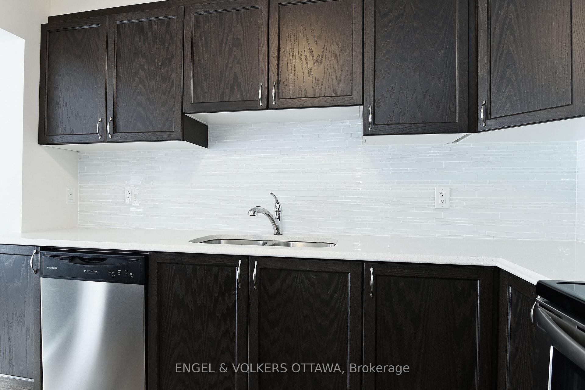 Photo 13 of 360 Rouncey Road, Ottawa, Kanata - Emerald Meadows/Trailwest — HOMEH