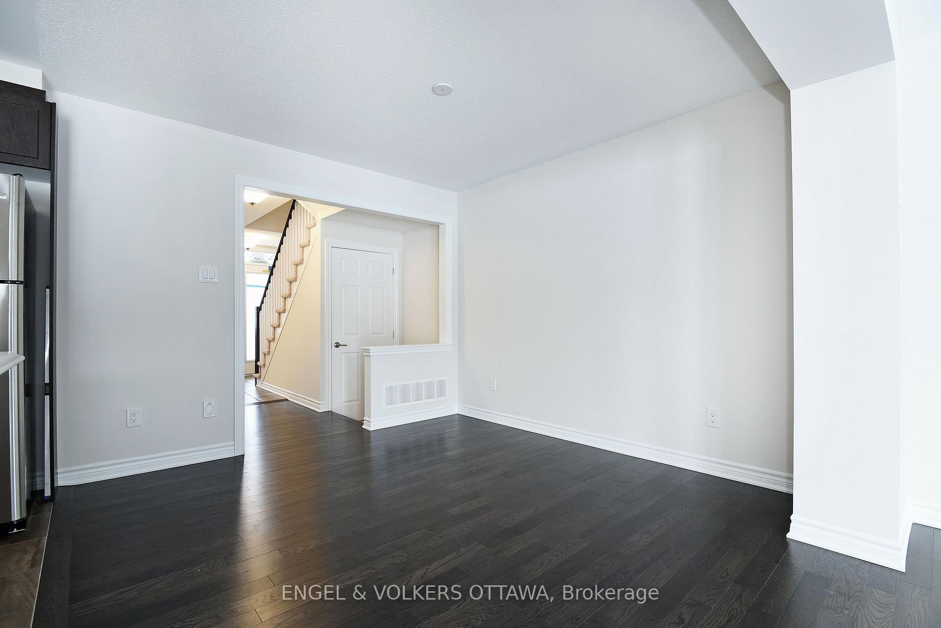 Photo 18 of 360 Rouncey Road, Ottawa, Kanata - Emerald Meadows/Trailwest — HOMEH