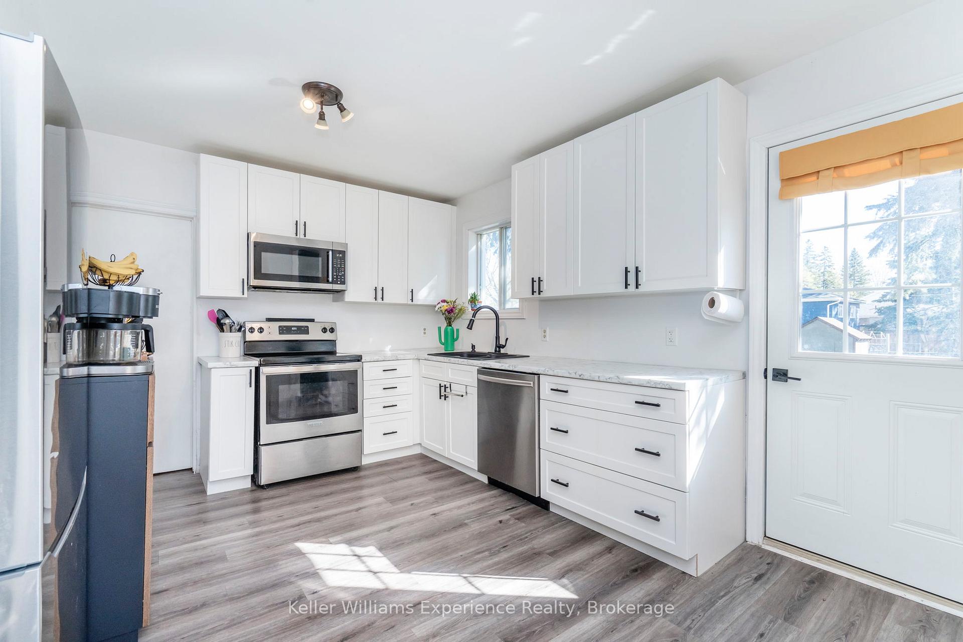 Photo 12 of 505 Wellington Street, Midland — HOMEH