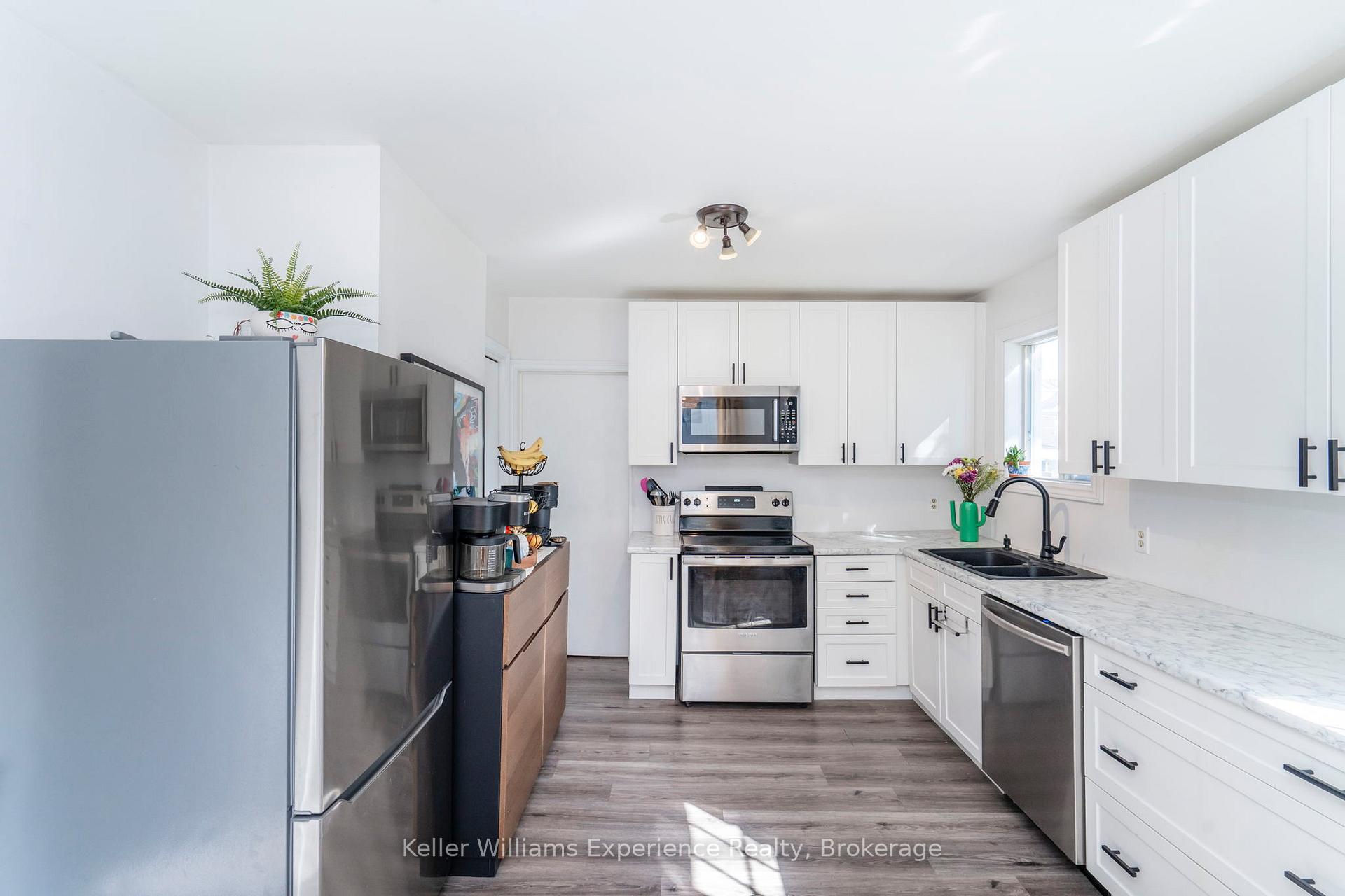Photo 13 of 505 Wellington Street, Midland — HOMEH
