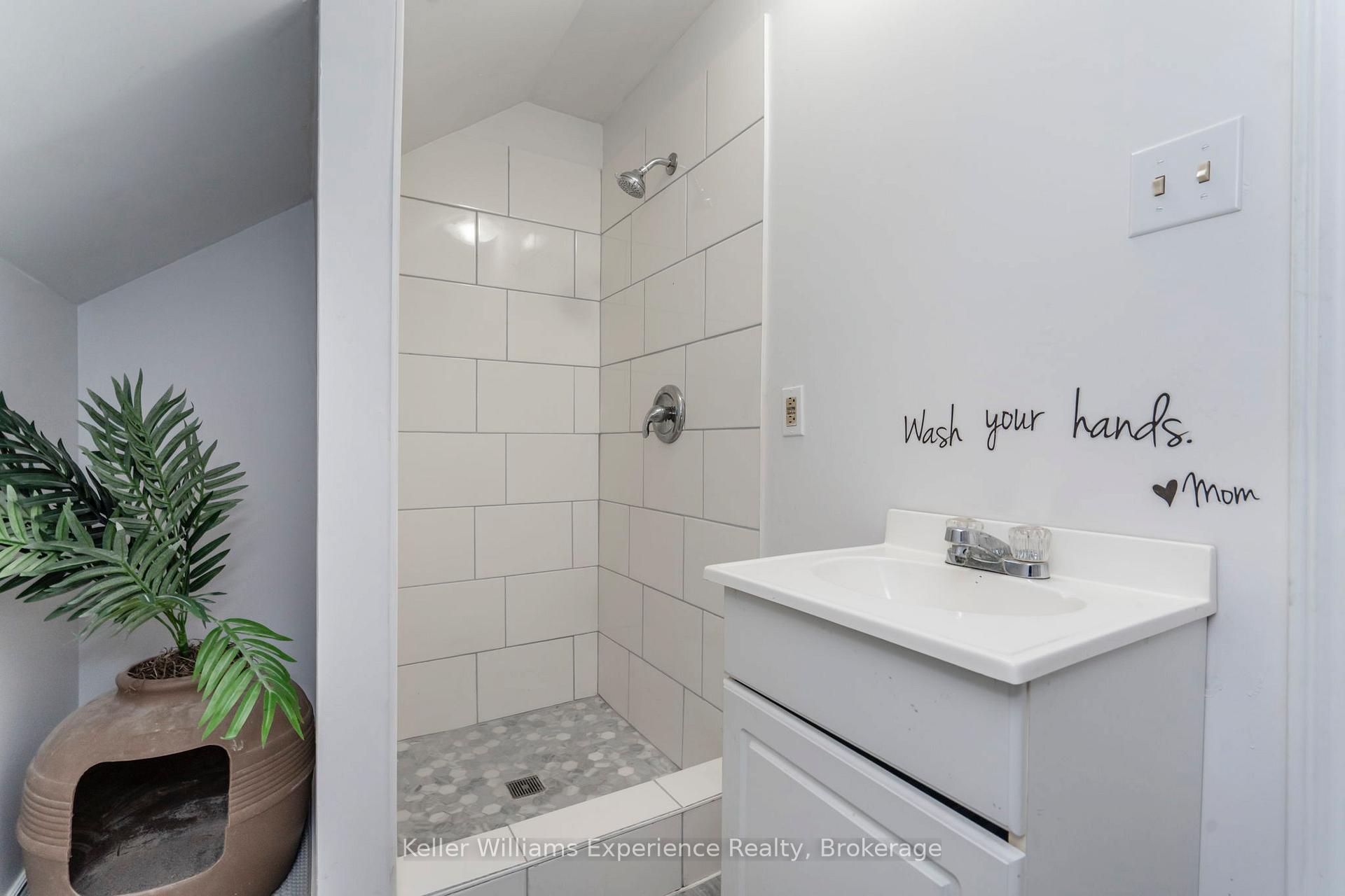 Photo 30 of 505 Wellington Street, Midland — HOMEH