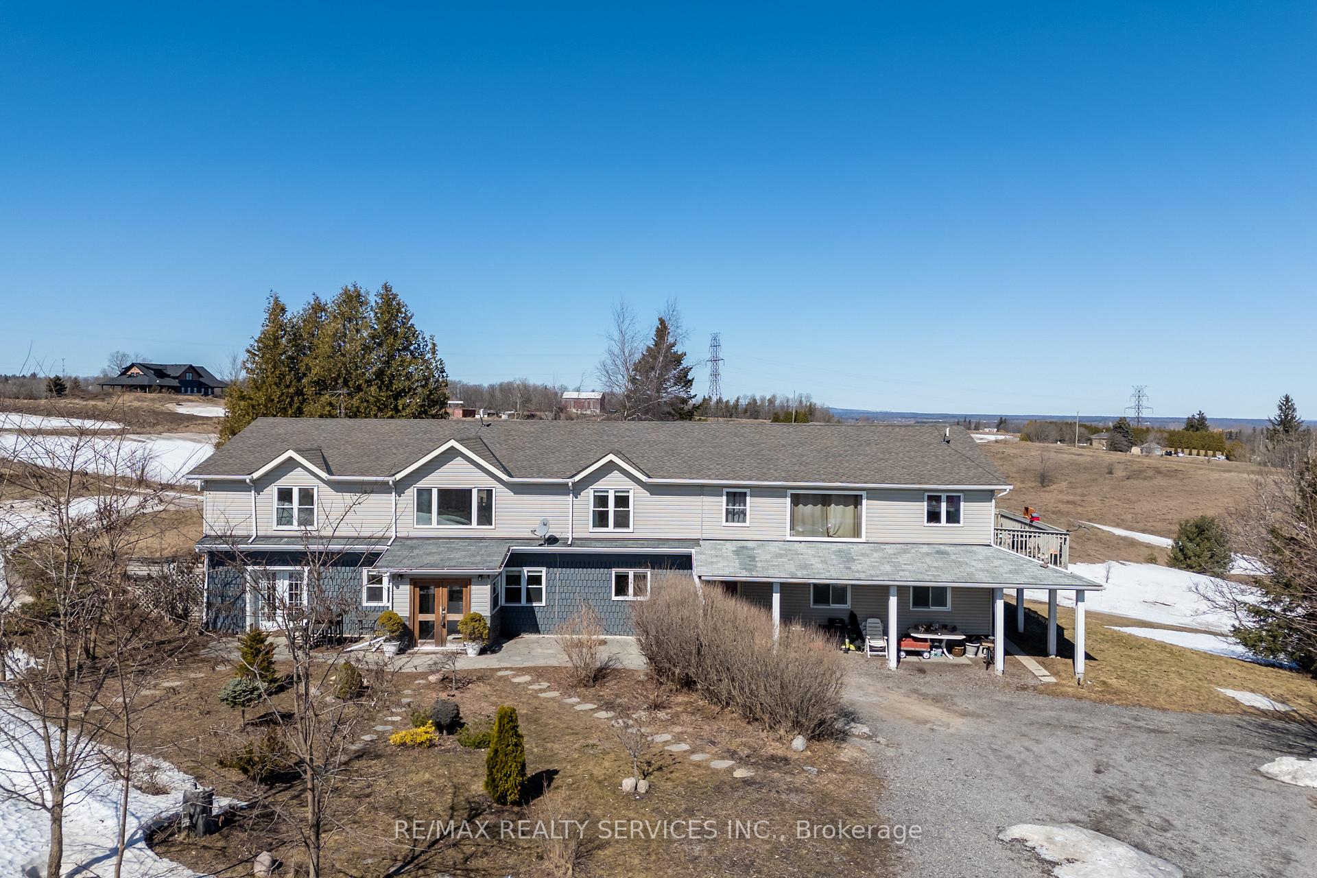 Front of 995486 Mono-Adjala Townline