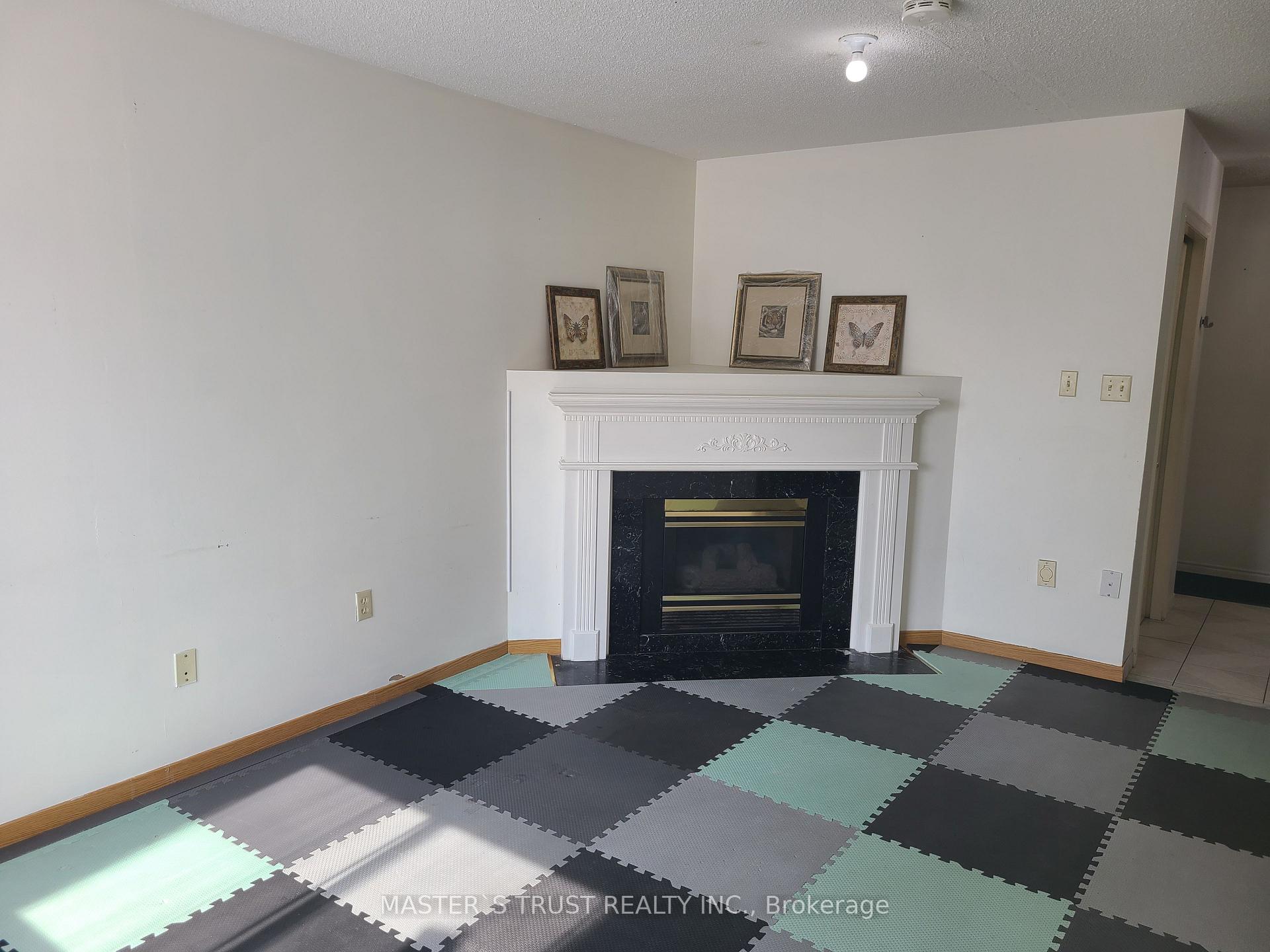 Photo 4 of 126 Fairington Crescent, Hamilton, Kentley — HOMEH