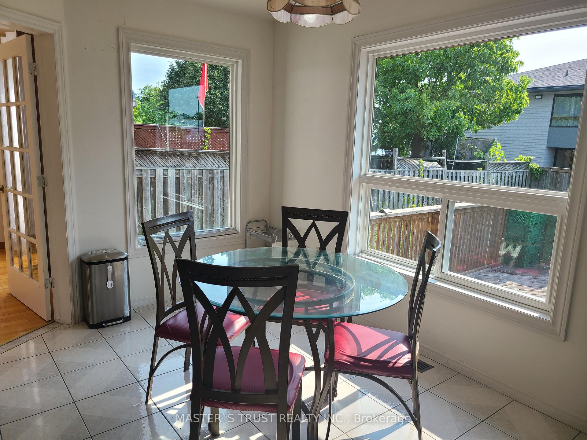 Photo 6 of 126 Fairington Crescent, Hamilton, Kentley — HOMEH