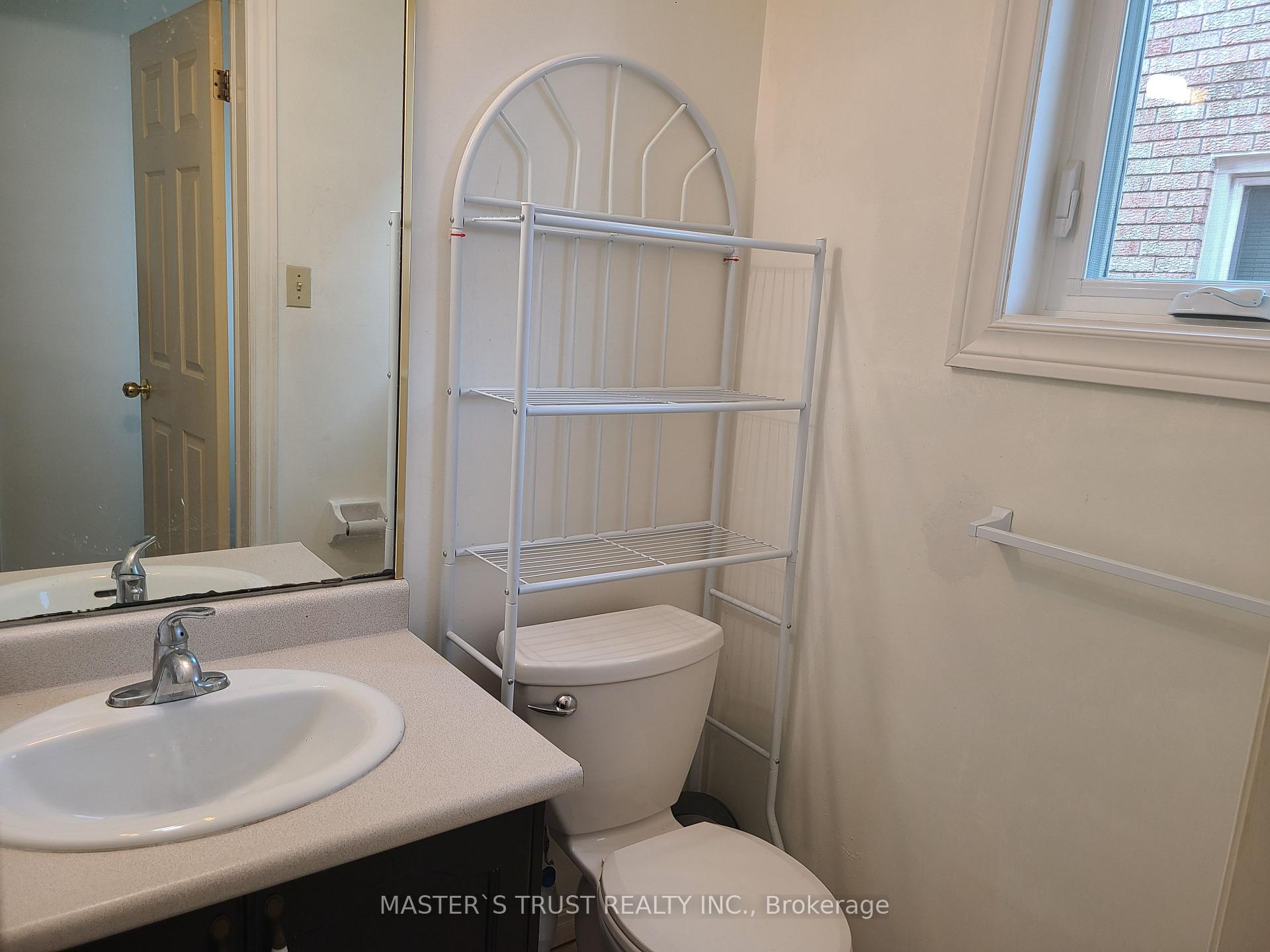 Photo 8 of 126 Fairington Crescent, Hamilton, Kentley — HOMEH