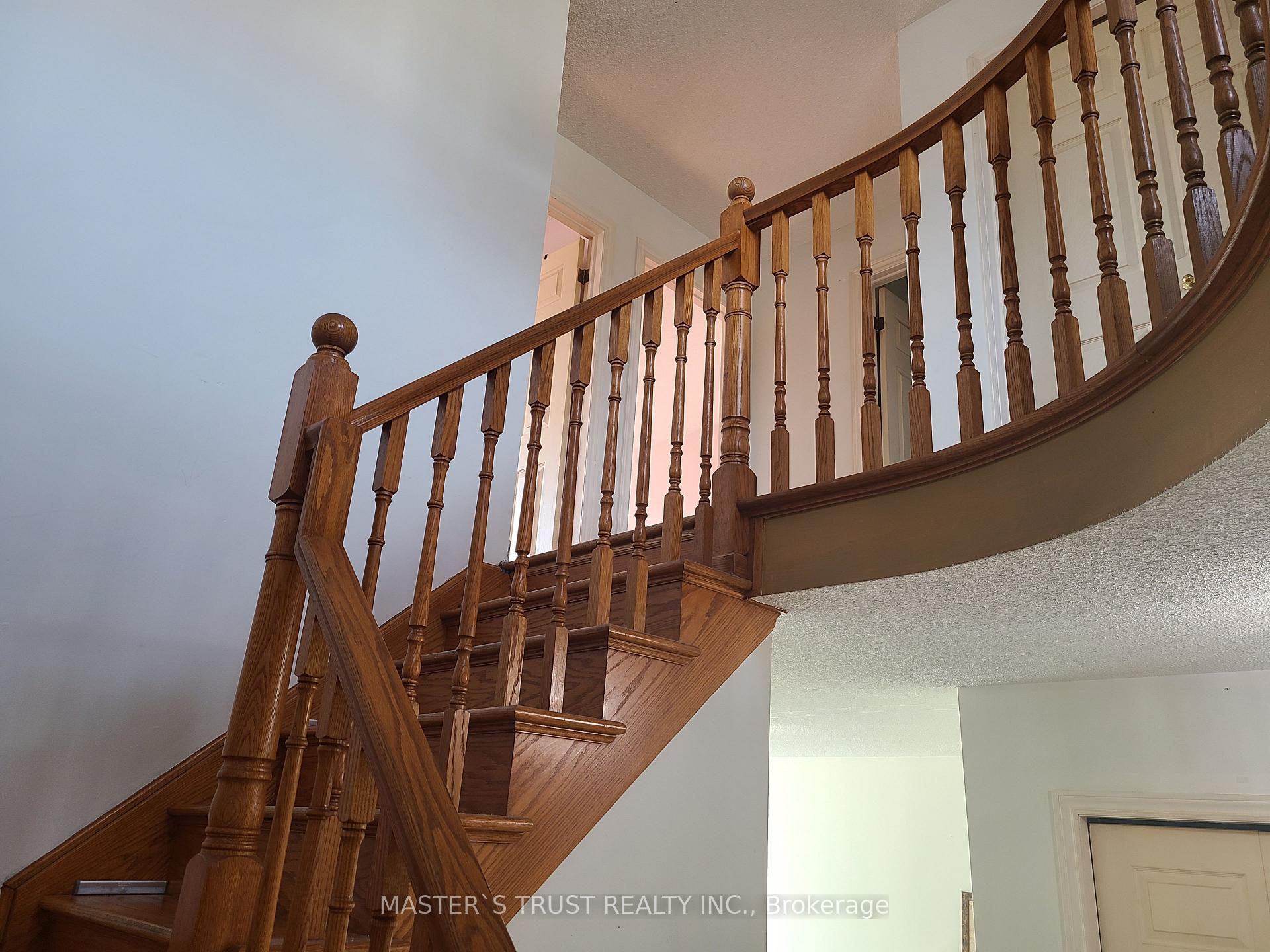 Photo 9 of 126 Fairington Crescent, Hamilton, Kentley — HOMEH
