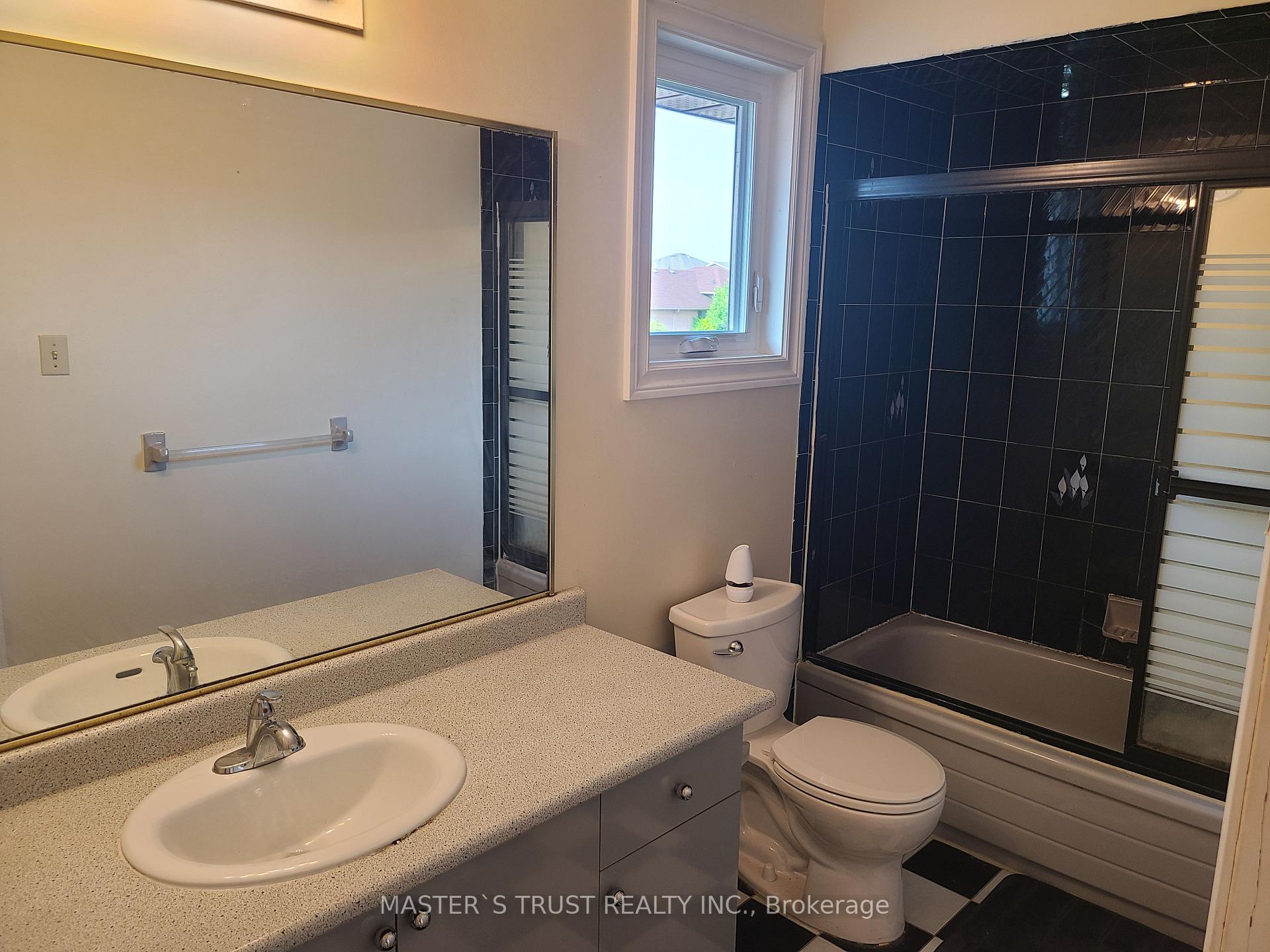 Photo 10 of 126 Fairington Crescent, Hamilton, Kentley — HOMEH