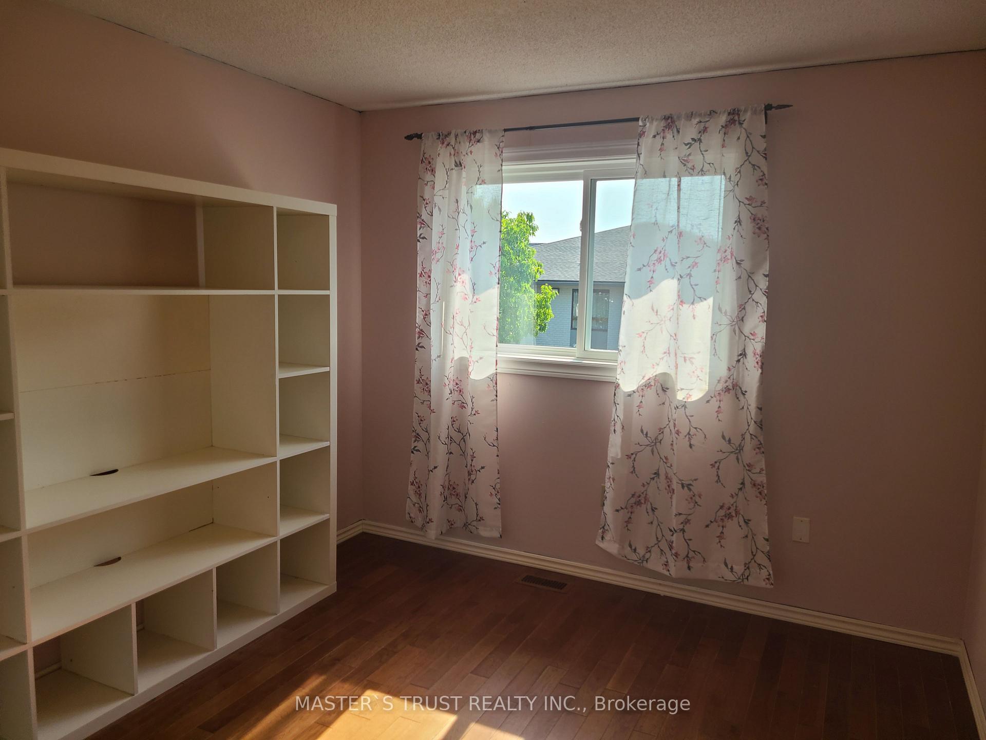 Photo 14 of 126 Fairington Crescent, Hamilton, Kentley — HOMEH