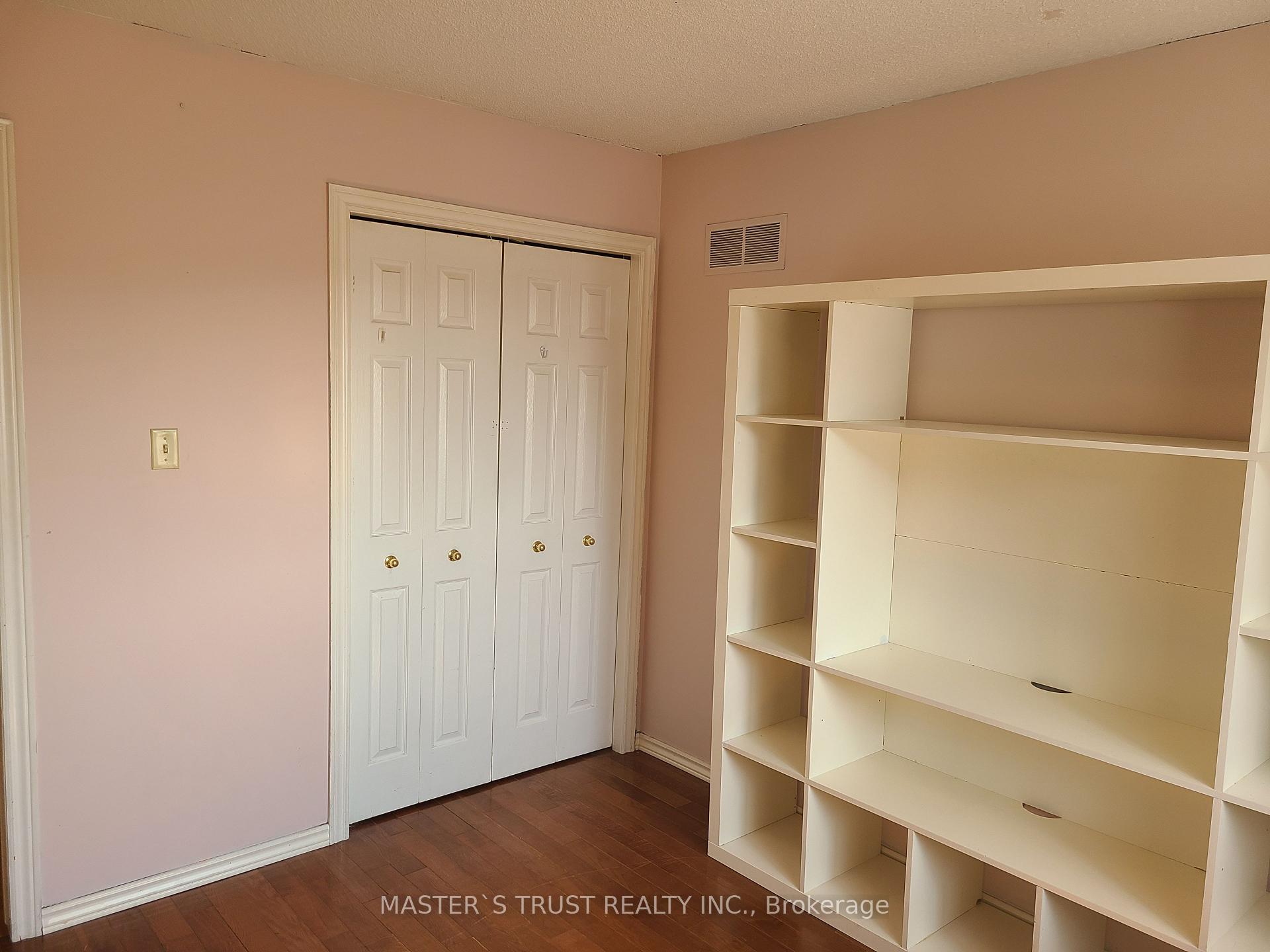 Photo 15 of 126 Fairington Crescent, Hamilton, Kentley — HOMEH