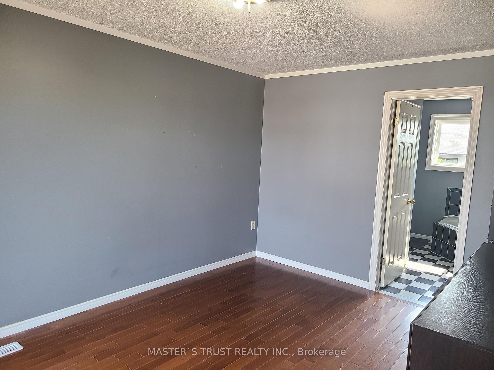 Photo 16 of 126 Fairington Crescent, Hamilton, Kentley — HOMEH