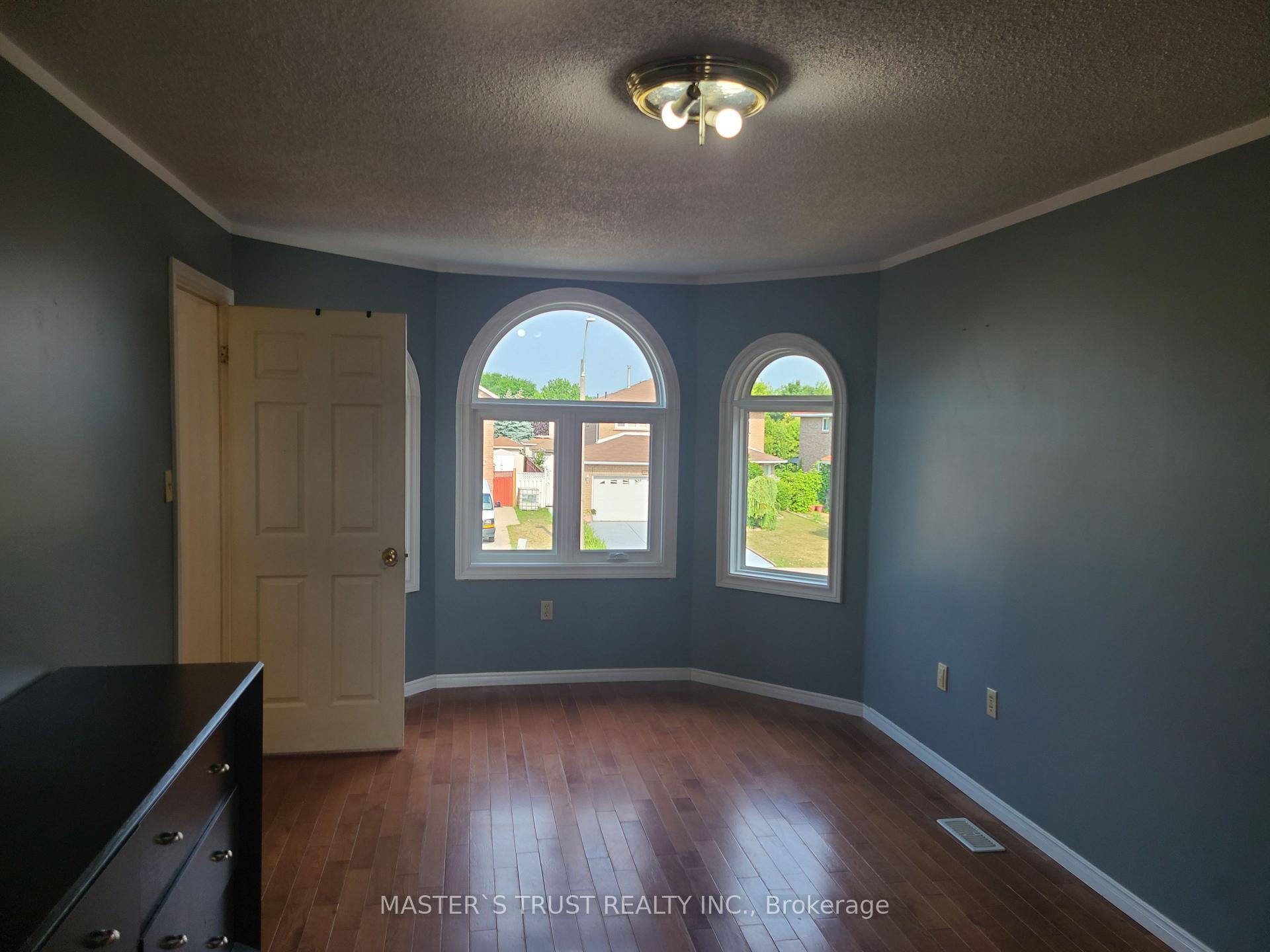 Photo 17 of 126 Fairington Crescent, Hamilton, Kentley — HOMEH