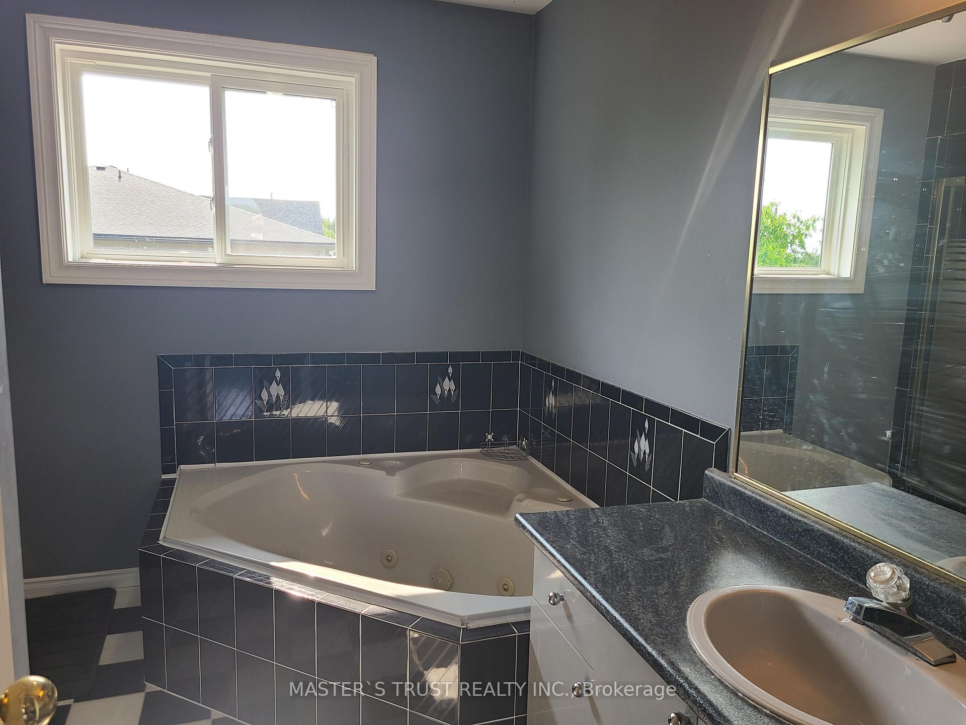 Photo 18 of 126 Fairington Crescent, Hamilton, Kentley — HOMEH