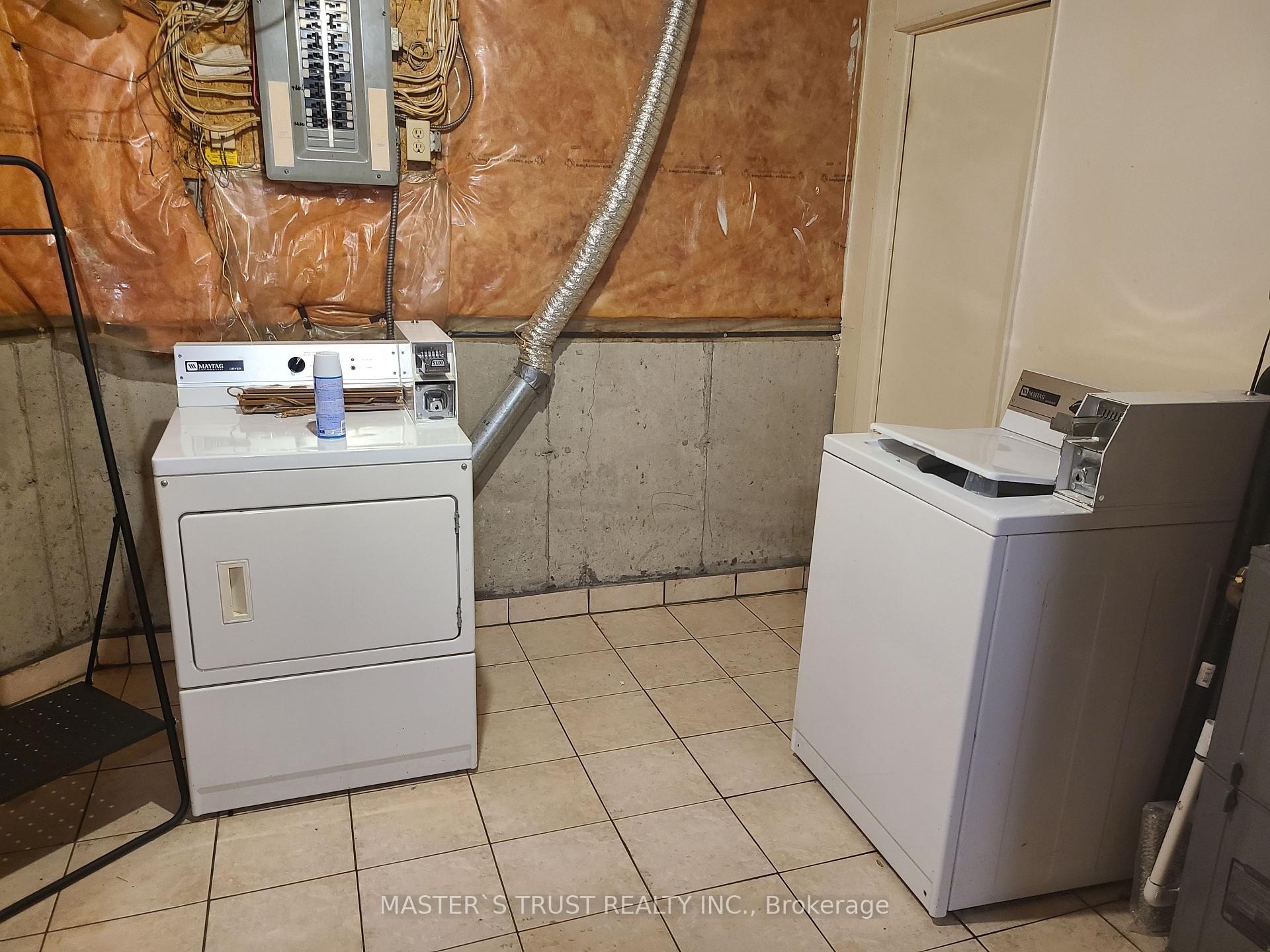 Photo 21 of 126 Fairington Crescent, Hamilton, Kentley — HOMEH