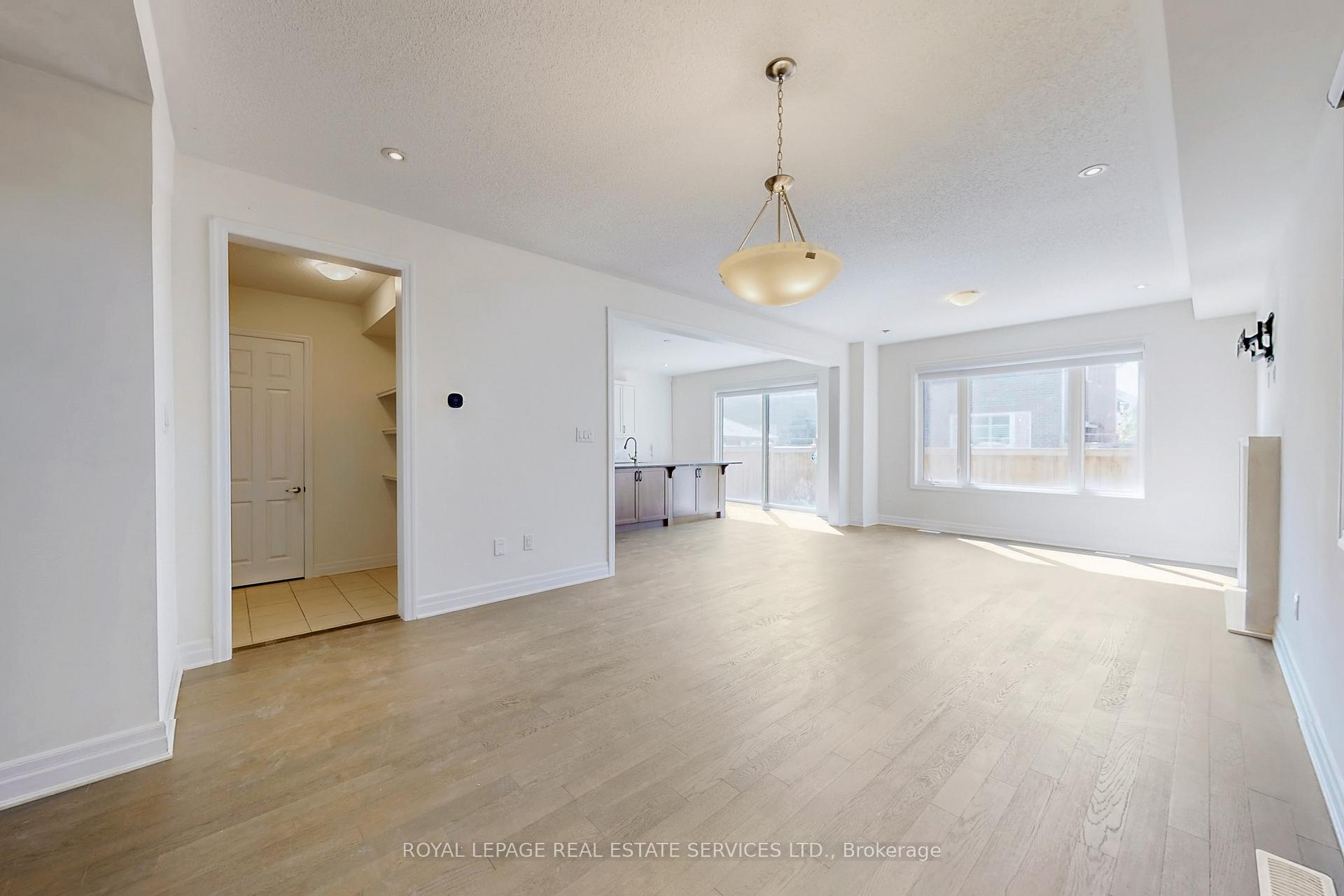 Photo 6 of Unit Upper, 1388 Sycamore Garden, Milton, Cobban — HOMEH