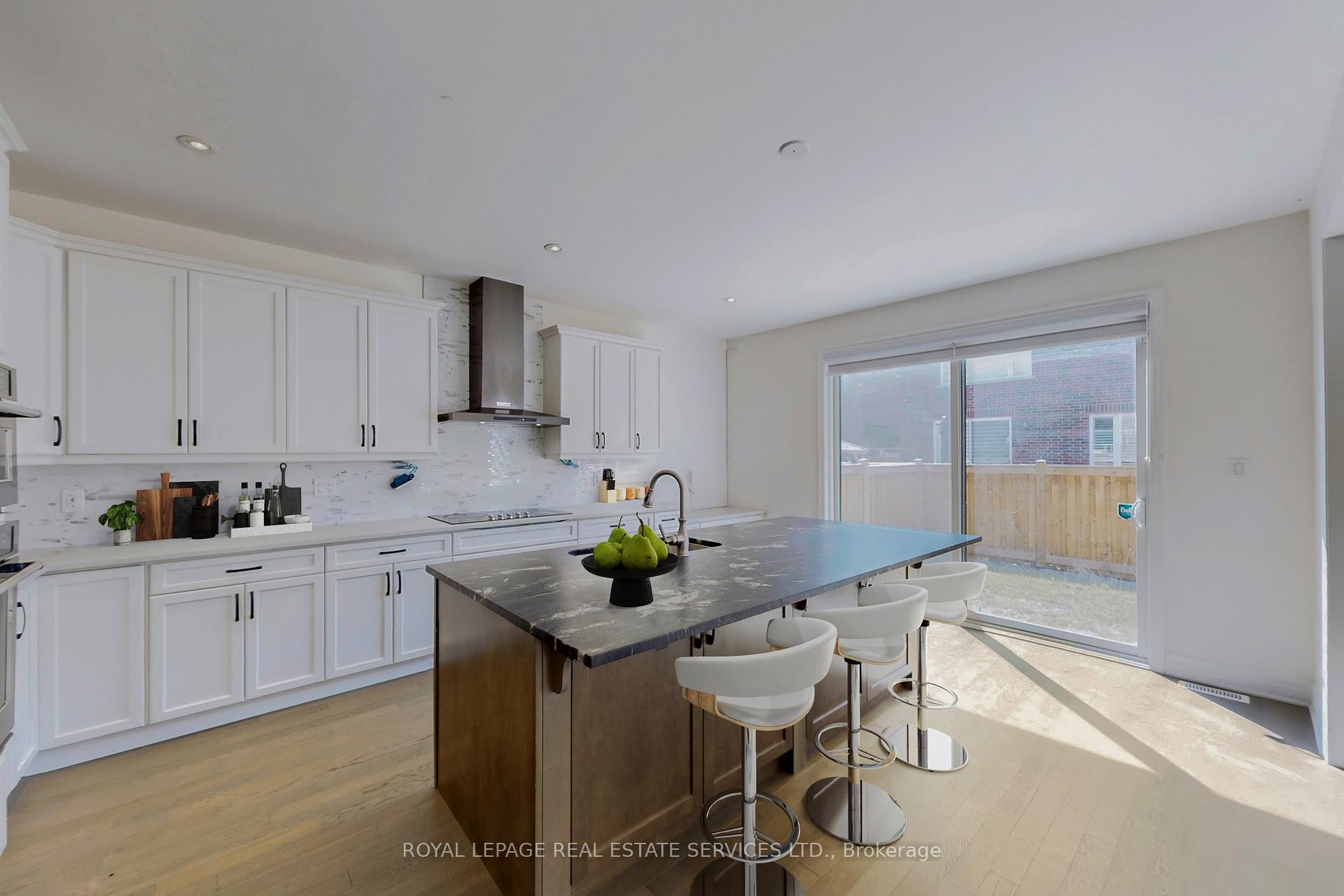 Photo 8 of Unit Upper, 1388 Sycamore Garden, Milton, Cobban — HOMEH