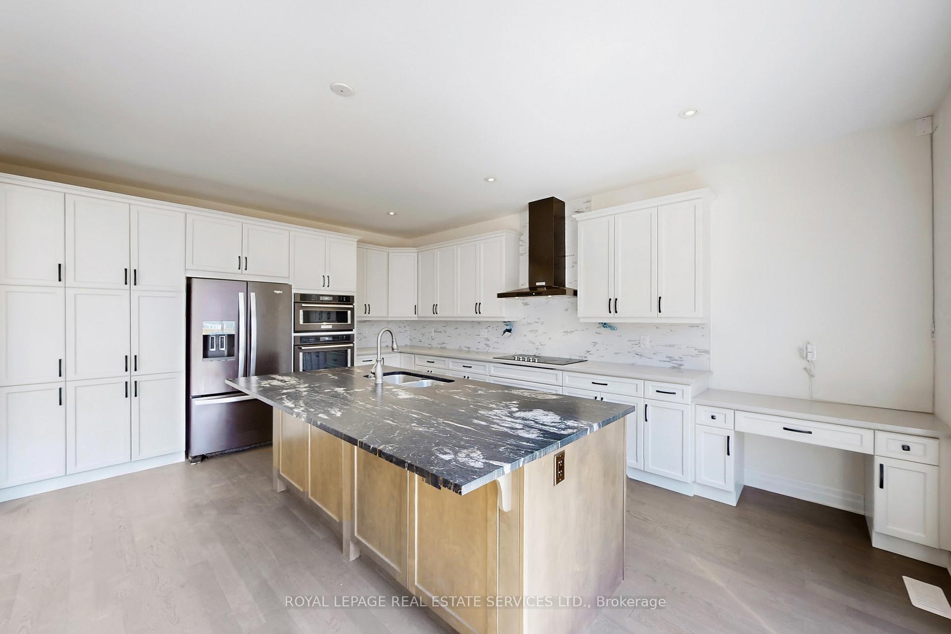 Photo 9 of Unit Upper, 1388 Sycamore Garden, Milton, Cobban — HOMEH