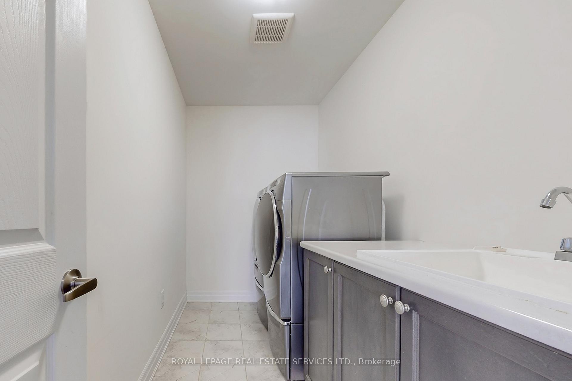 Photo 23 of Unit Upper, 1388 Sycamore Garden, Milton, Cobban — HOMEH