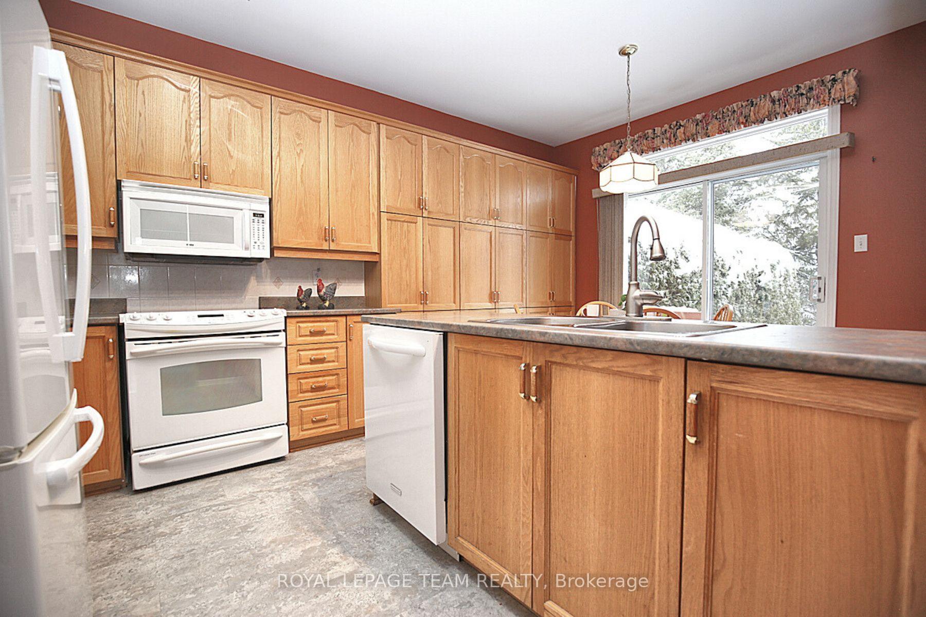 Photo 11 of 2 Inverary Drive, Ottawa, Kanata - Morgan's Grant/South March — HOMEH