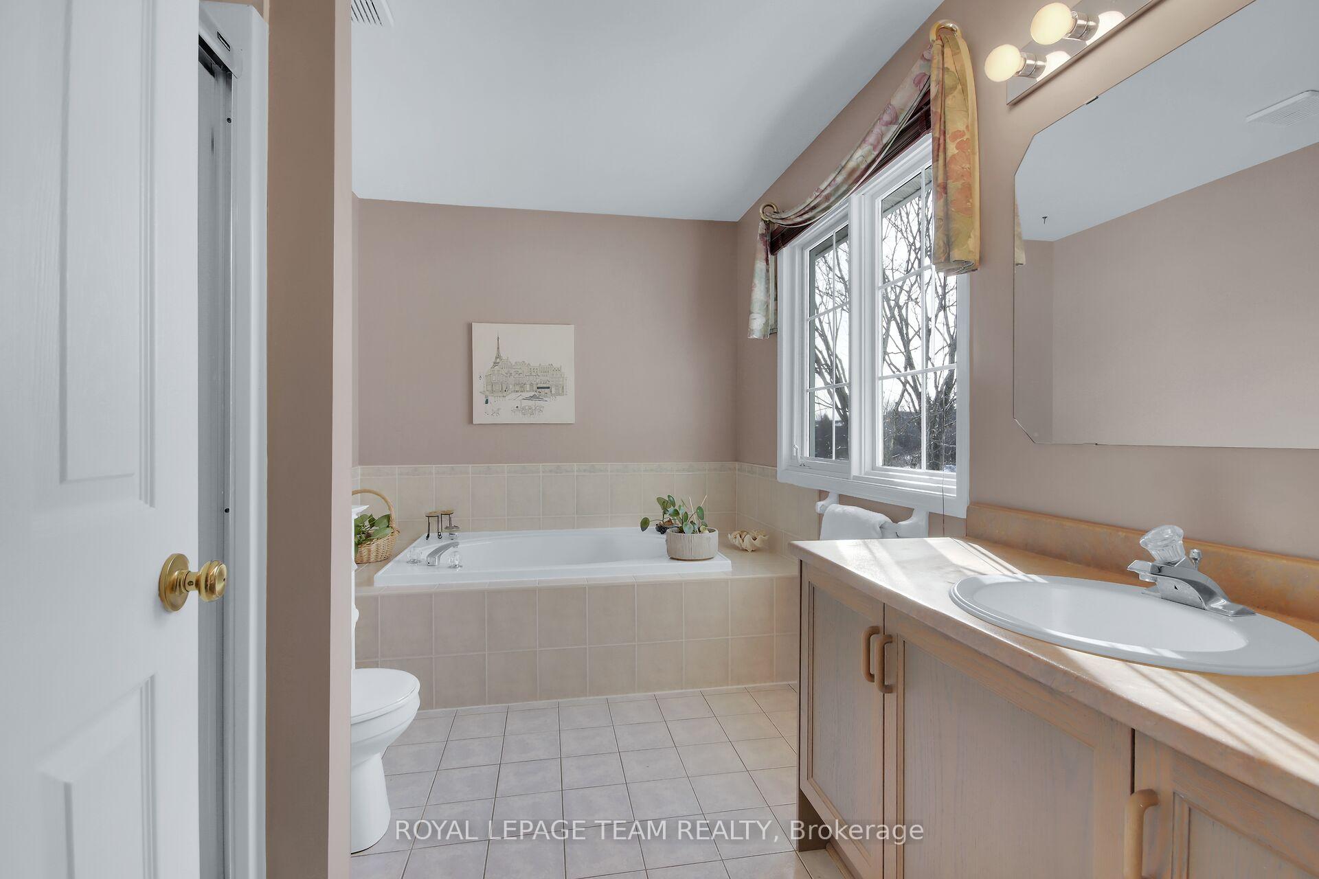 Photo 24 of 2 Inverary Drive, Ottawa, Kanata - Morgan's Grant/South March — HOMEH