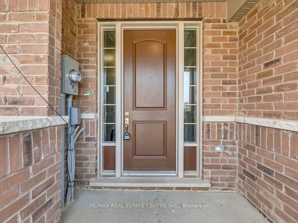Photo 4 of 30 Grassbourne Avenue, Kitchener — HOMEH