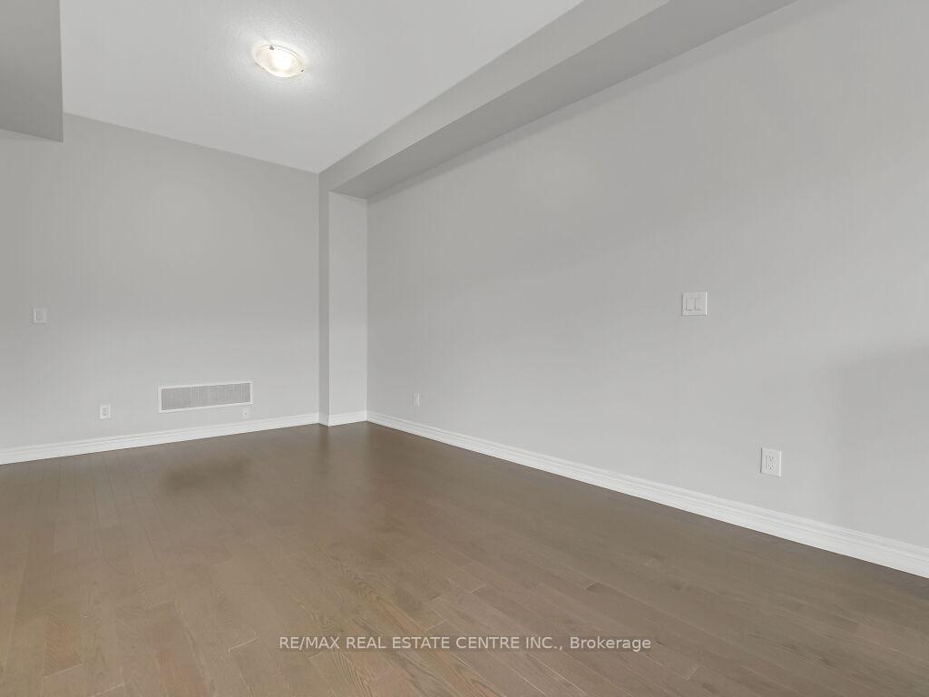 Photo 8 of 30 Grassbourne Avenue, Kitchener — HOMEH