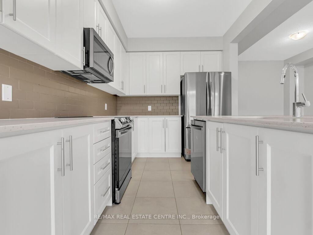 Photo 13 of 30 Grassbourne Avenue, Kitchener — HOMEH