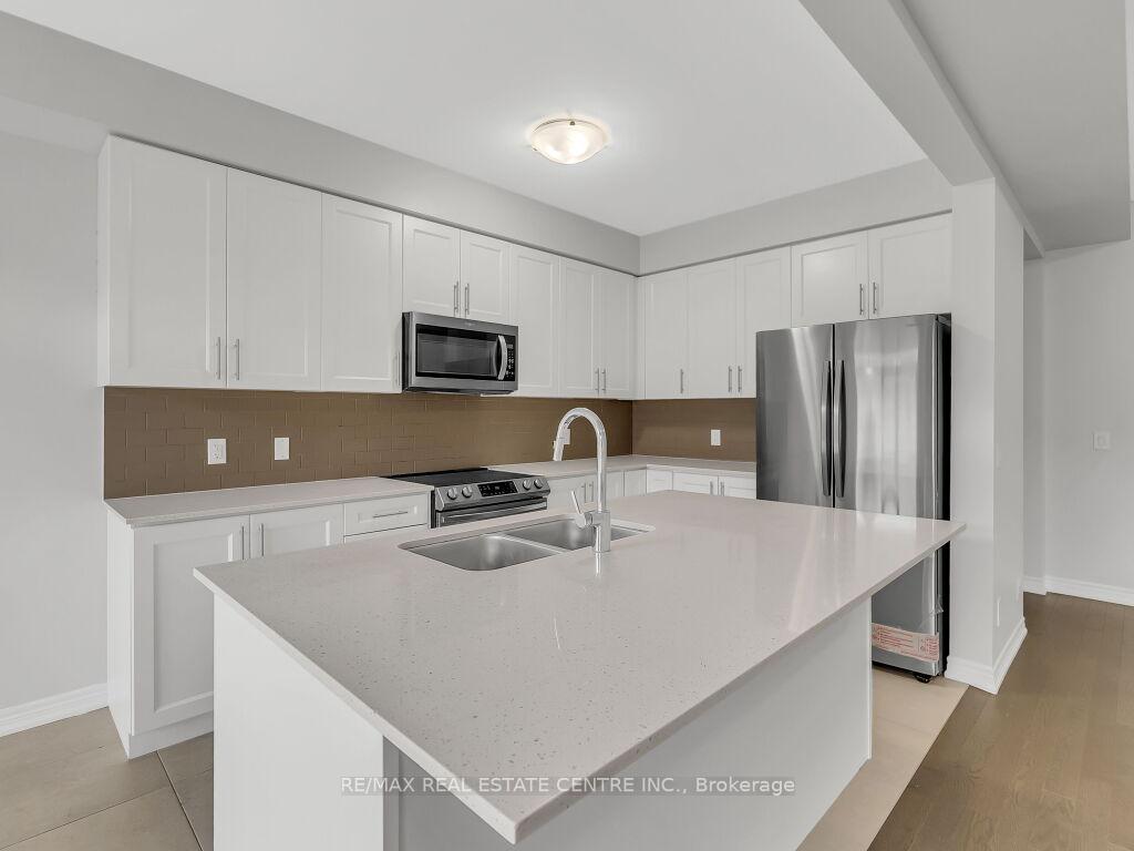 Photo 16 of 30 Grassbourne Avenue, Kitchener — HOMEH