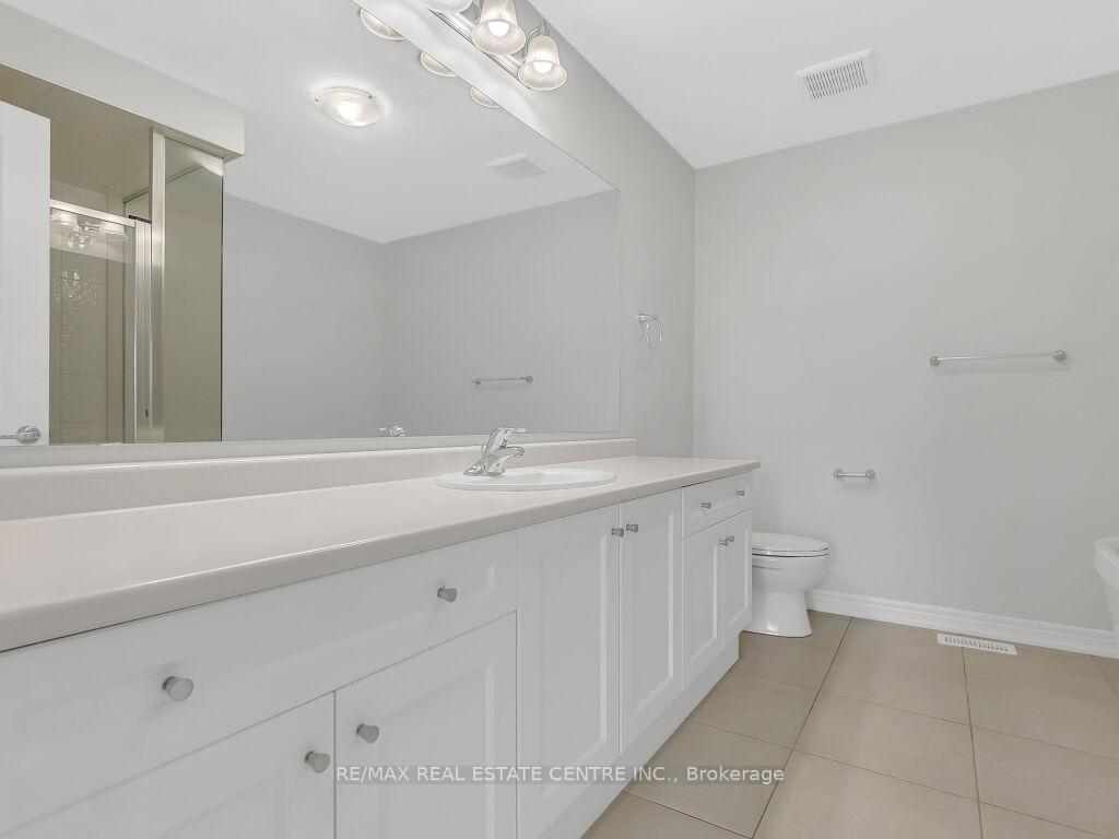 Photo 23 of 30 Grassbourne Avenue, Kitchener — HOMEH