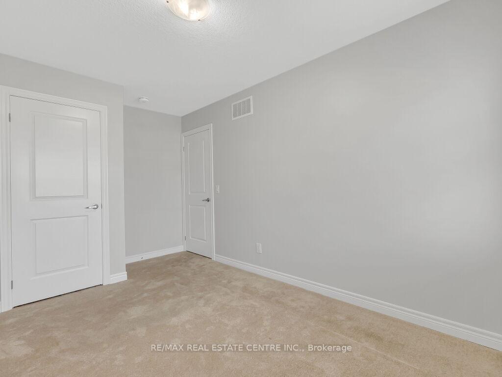 Photo 29 of 30 Grassbourne Avenue, Kitchener — HOMEH