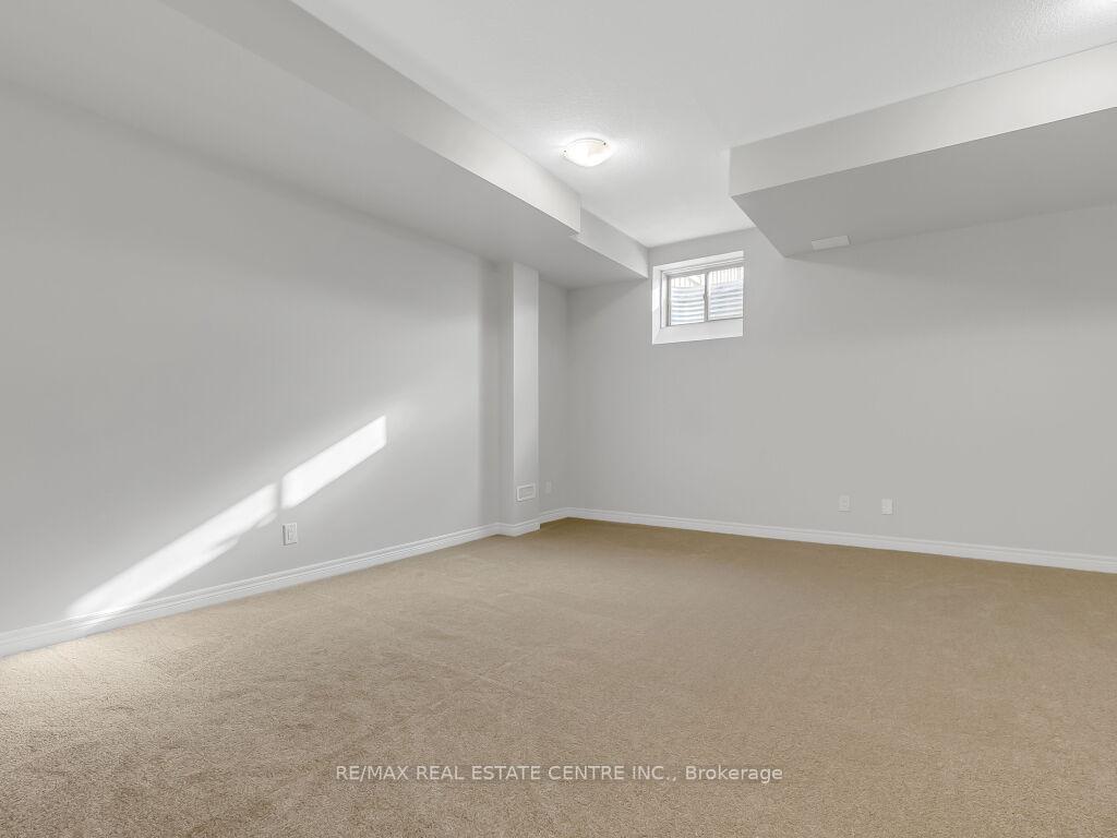 Photo 33 of 30 Grassbourne Avenue, Kitchener — HOMEH