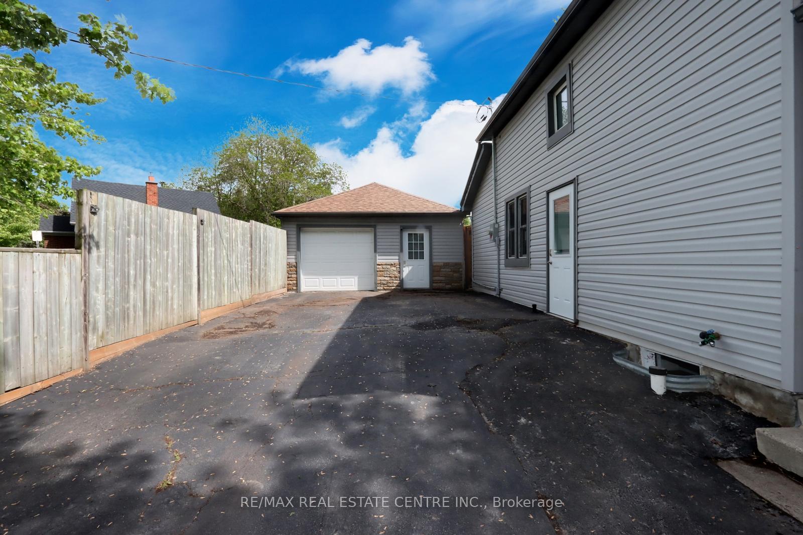 Photo 3 of 121 Brock Street, Kitchener — HOMEH