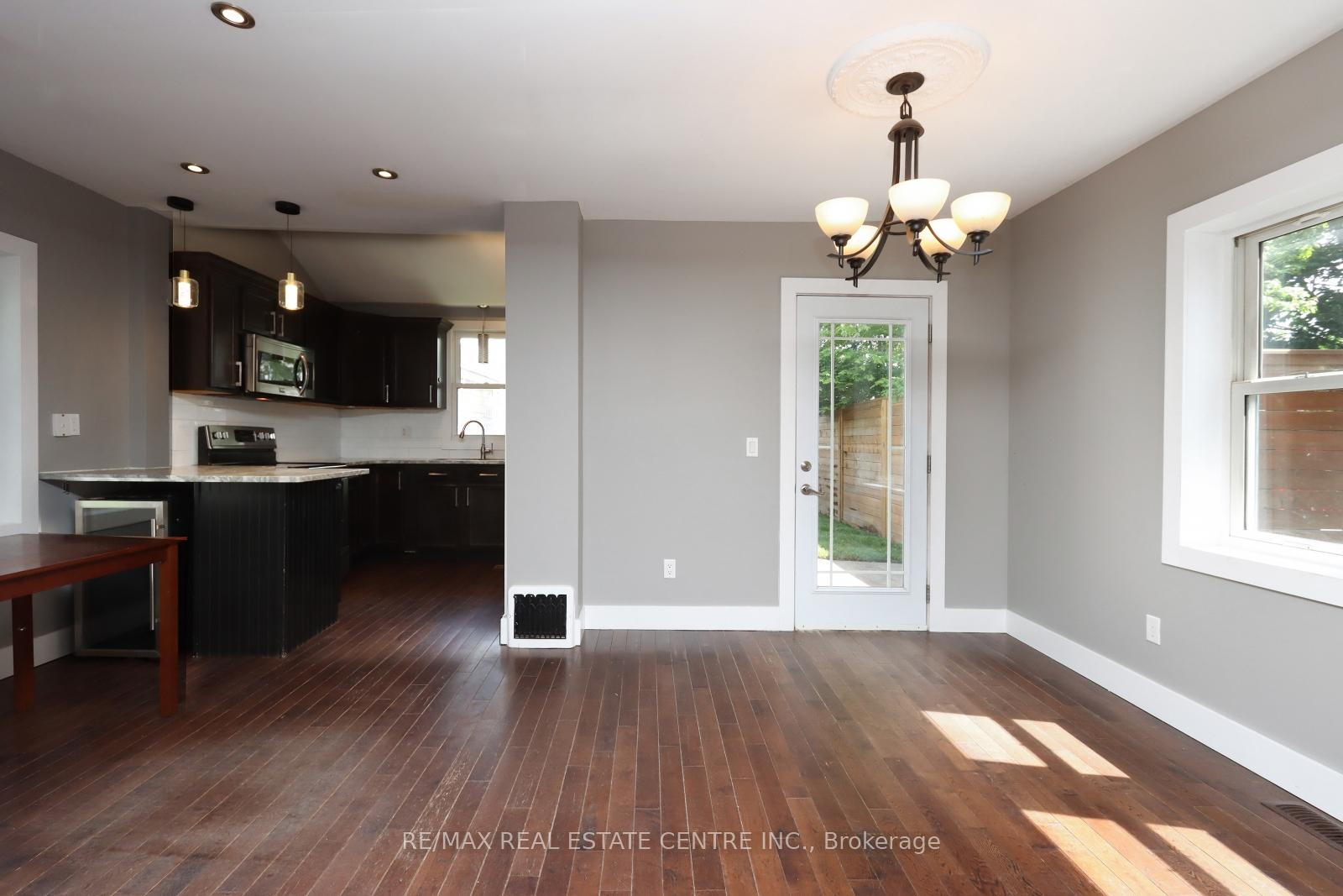 Photo 11 of 121 Brock Street, Kitchener — HOMEH