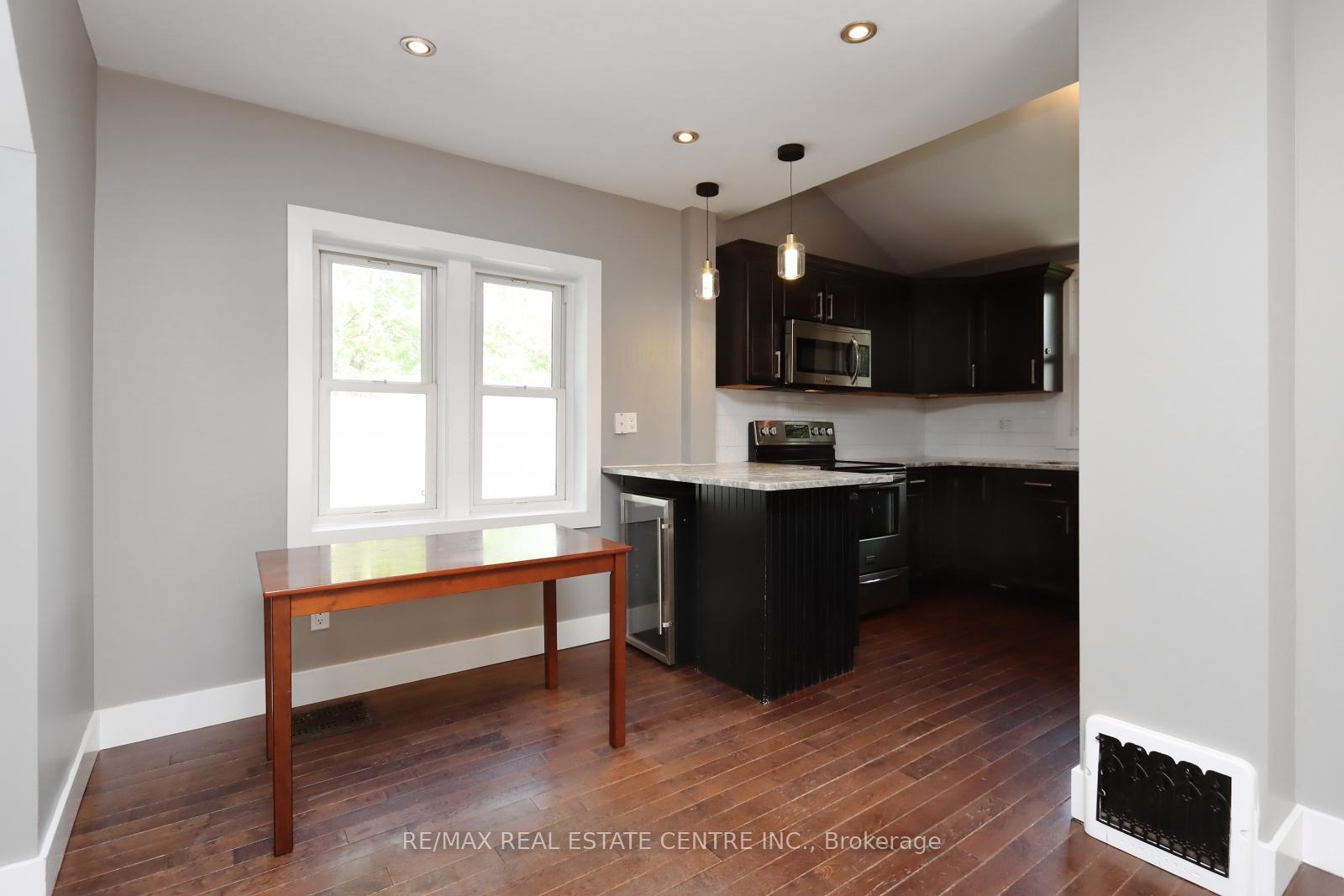 Photo 12 of 121 Brock Street, Kitchener — HOMEH