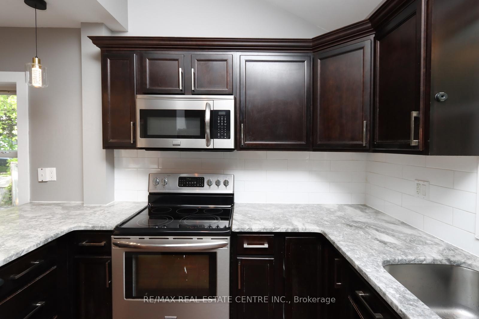 Photo 17 of 121 Brock Street, Kitchener — HOMEH