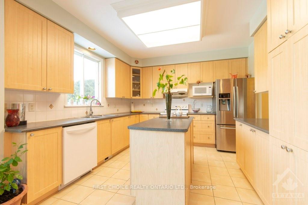 Photo 5 of 72 Walden Drive, Ottawa, Kanata - Kanata Lakes/Heritage Hills — HOMEH