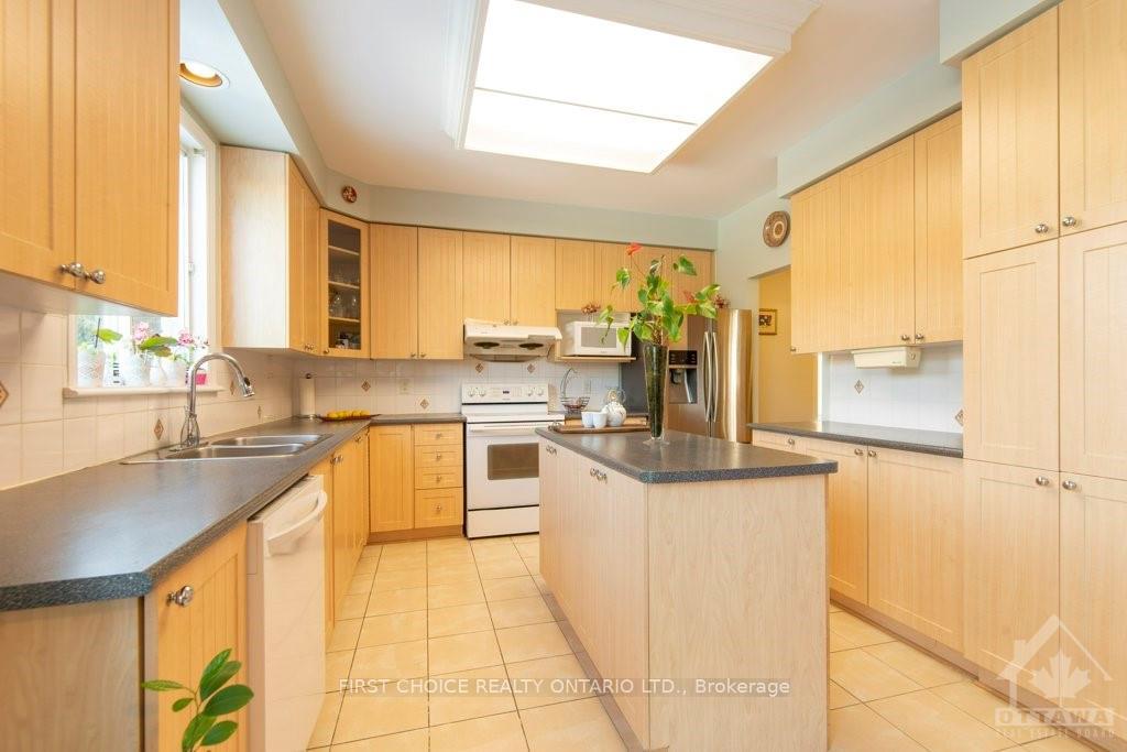 Photo 6 of 72 Walden Drive, Ottawa, Kanata - Kanata Lakes/Heritage Hills — HOMEH