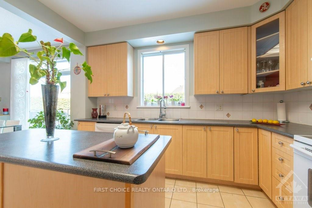 Photo 8 of 72 Walden Drive, Ottawa, Kanata - Kanata Lakes/Heritage Hills — HOMEH