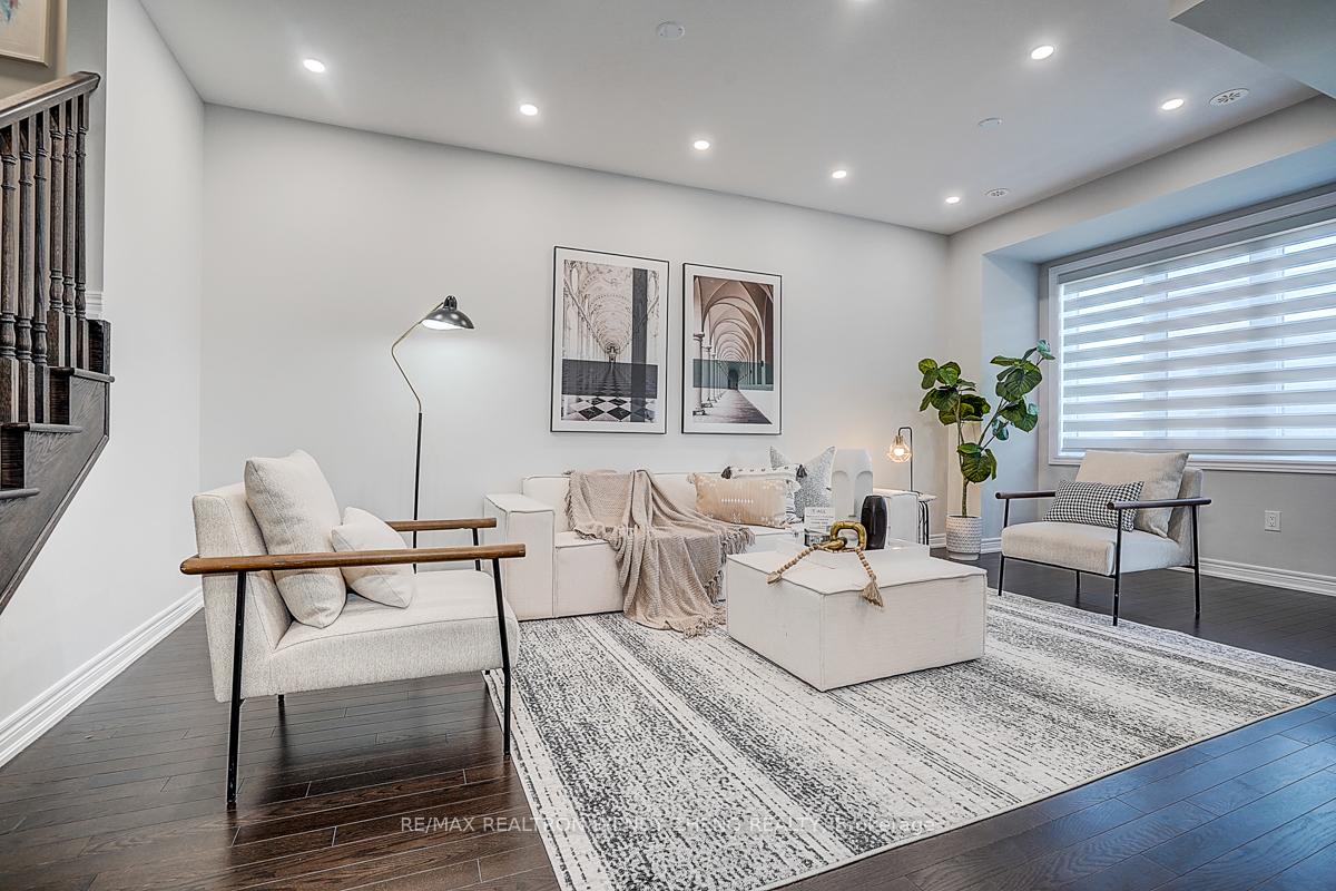 Photo 9 of 232 Rustle Woods Avenue, Markham, Cornell — HOMEH