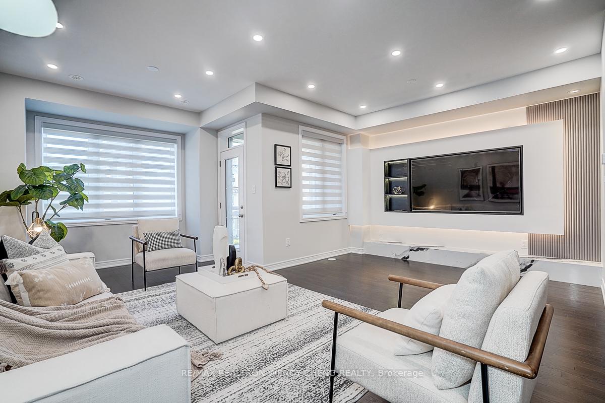 Photo 11 of 232 Rustle Woods Avenue, Markham, Cornell — HOMEH