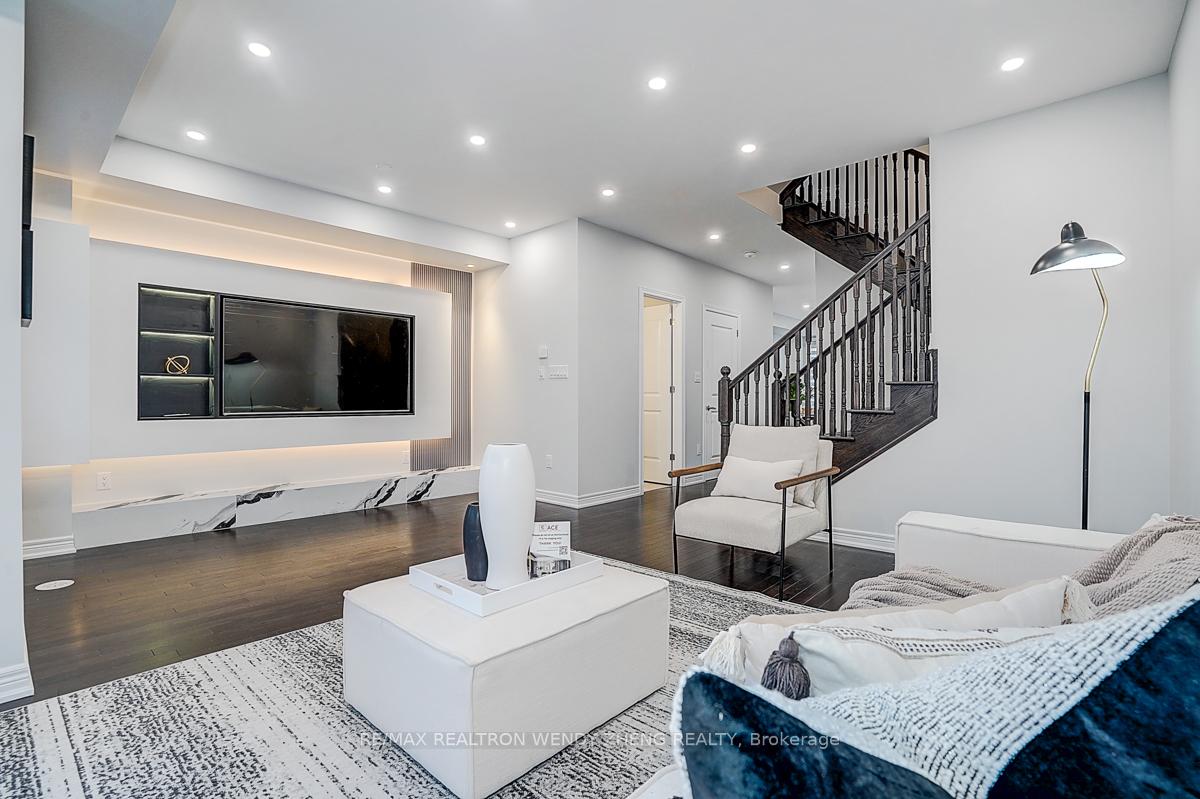 Photo 12 of 232 Rustle Woods Avenue, Markham, Cornell — HOMEH