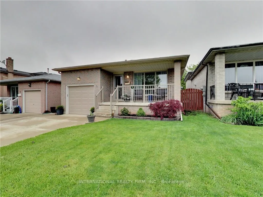 Front of Unit Basement, 5 Regis Court