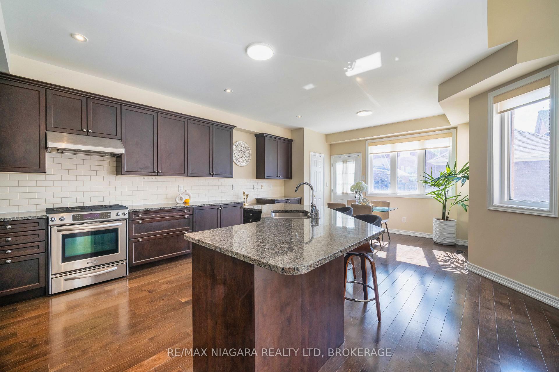Photo 18 of 40 Dungannon Drive, Markham, Angus Glen — HOMEH