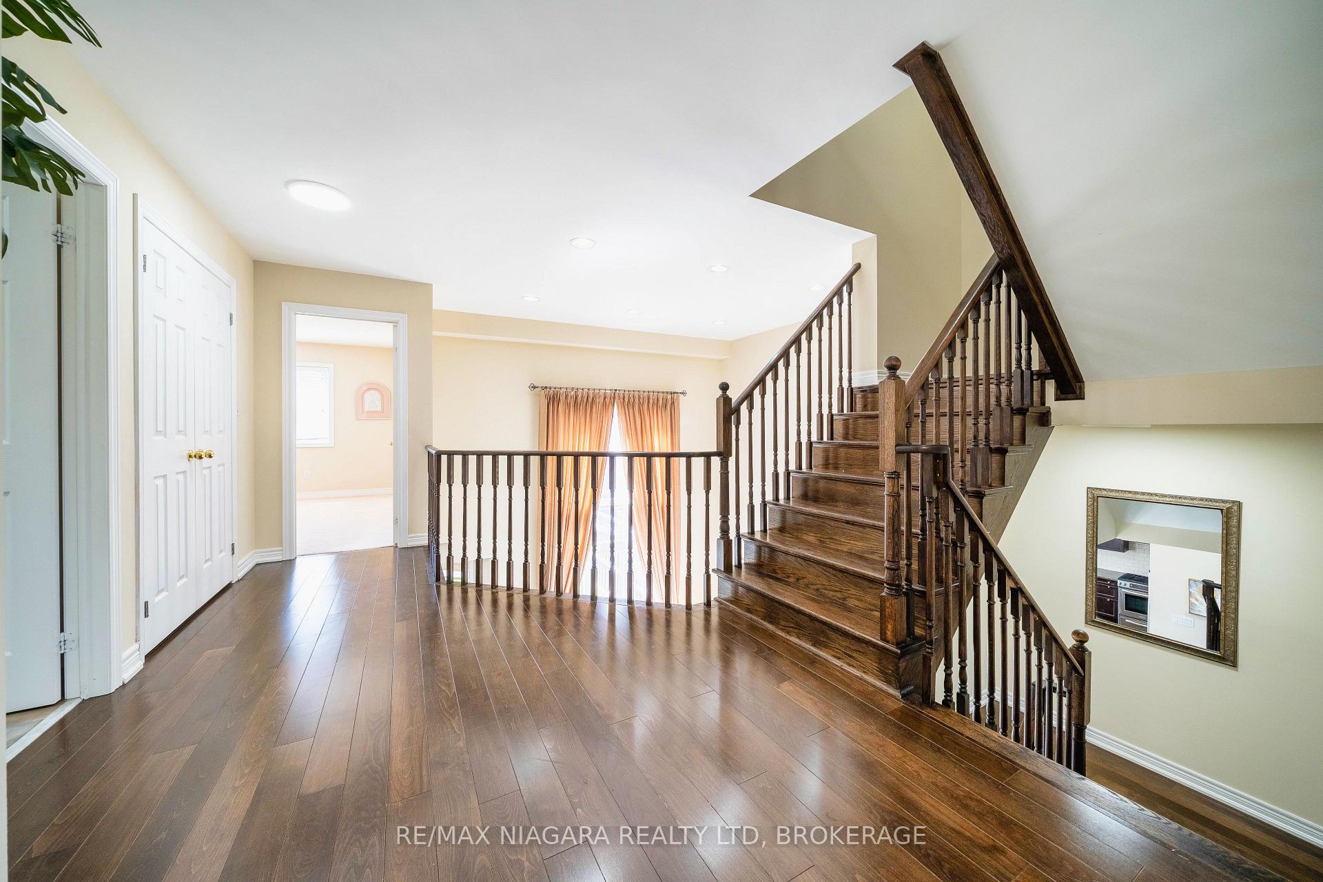 Photo 34 of 40 Dungannon Drive, Markham, Angus Glen — HOMEH