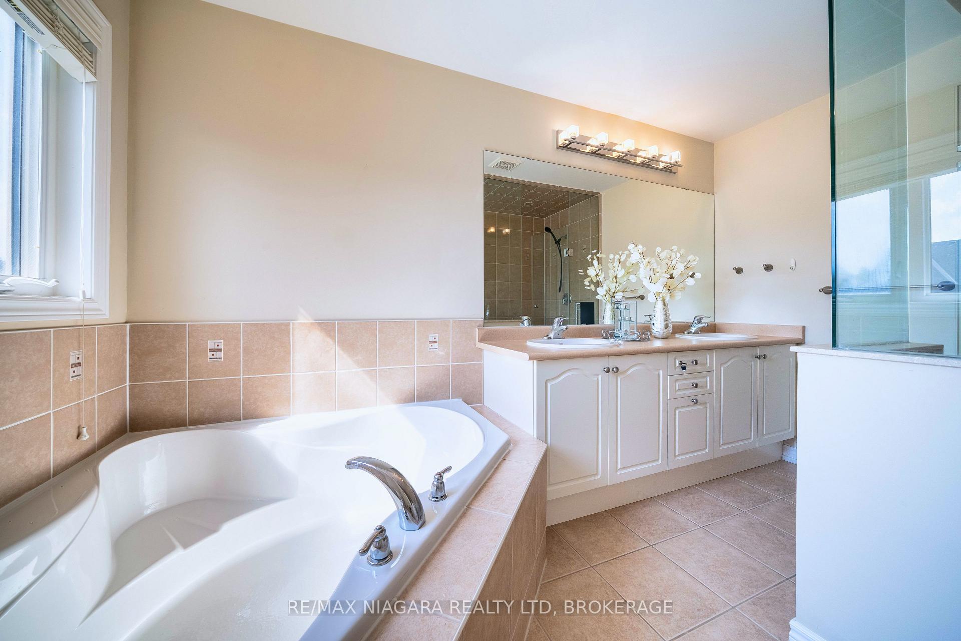 Photo 42 of 40 Dungannon Drive, Markham, Angus Glen — HOMEH