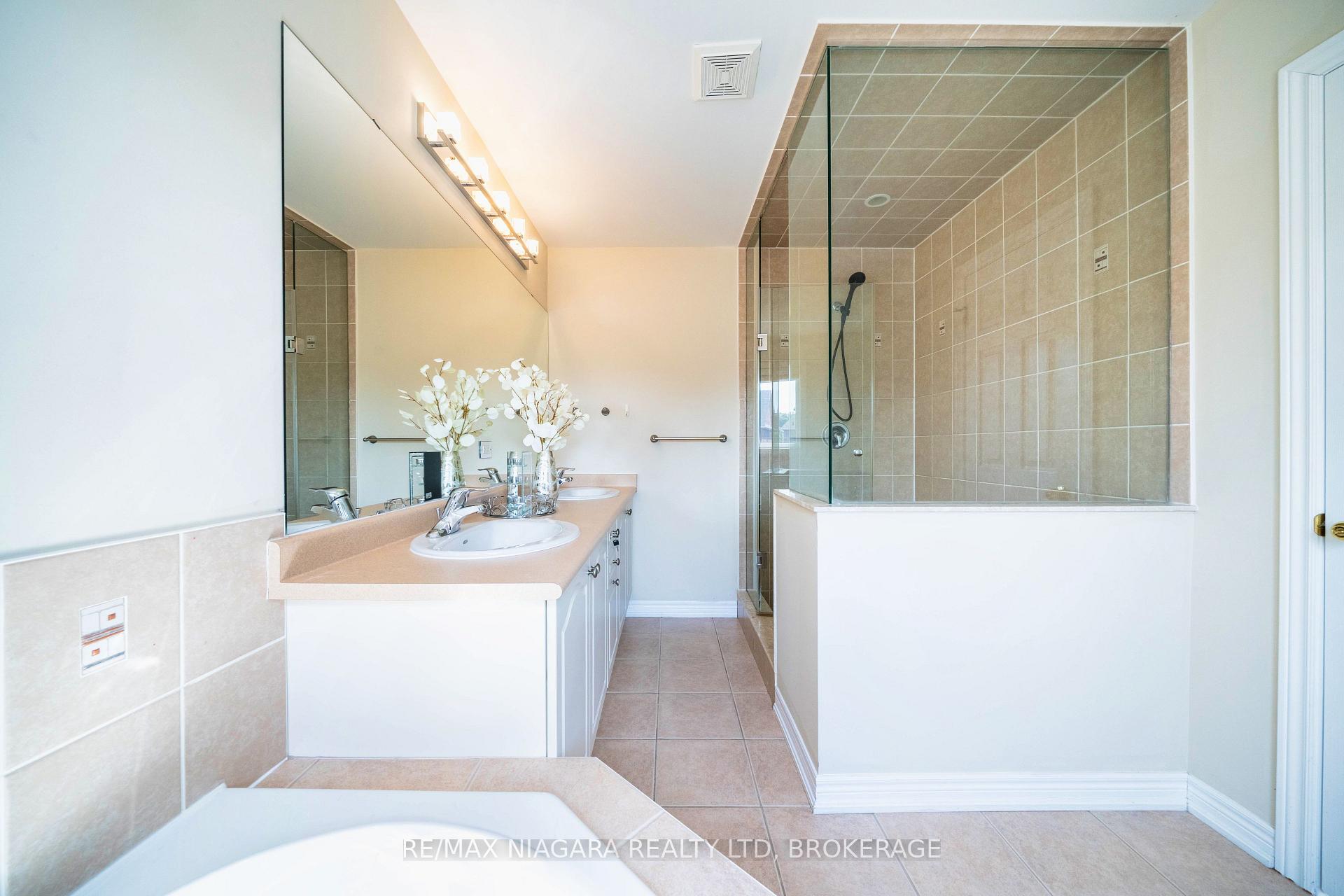 Photo 43 of 40 Dungannon Drive, Markham, Angus Glen — HOMEH