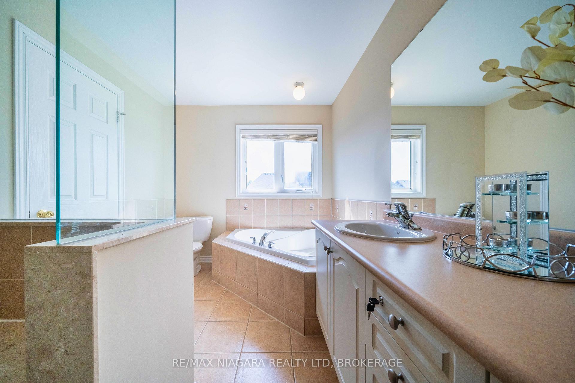 Photo 44 of 40 Dungannon Drive, Markham, Angus Glen — HOMEH