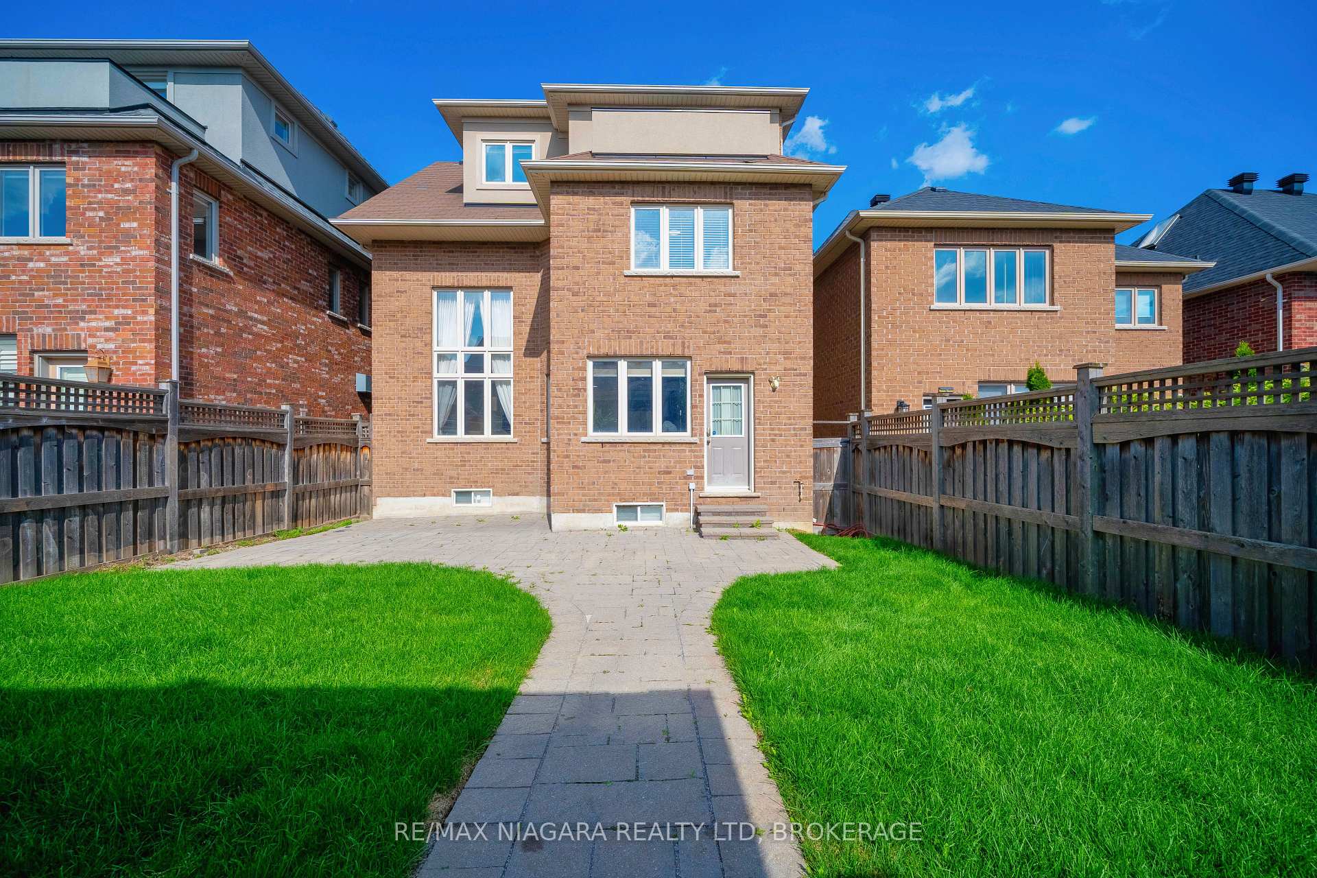 Photo 48 of 40 Dungannon Drive, Markham, Angus Glen — HOMEH
